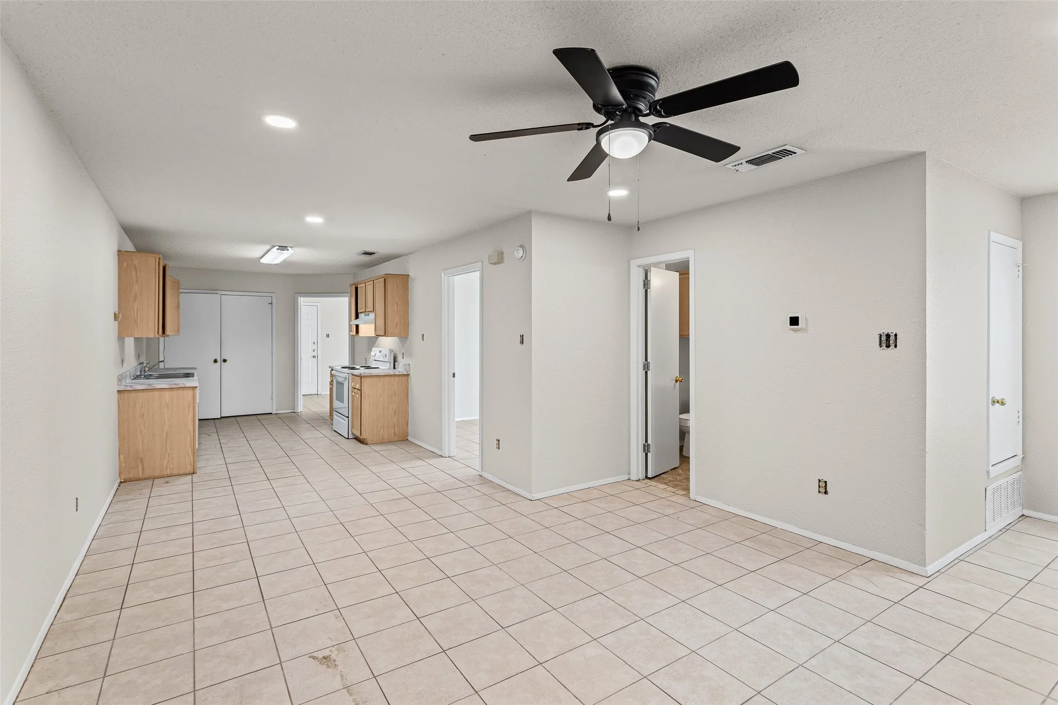 Duplex For Rent in Hood County , 2720 James Road, Granbury, Texas 76049, 2 Bedroom, 2 Bathroom, 2 Garage spaces, 1,760 Sqft, built in 1999, mls#21328466, Real Estate Agent in Granbury, Homes For Rent in Hood county, Homes For Rent in Granbury, Realtor in Granbury Texas, Real Estate Brokerage Independent Realty Texas, Luminita Cordes Realtor