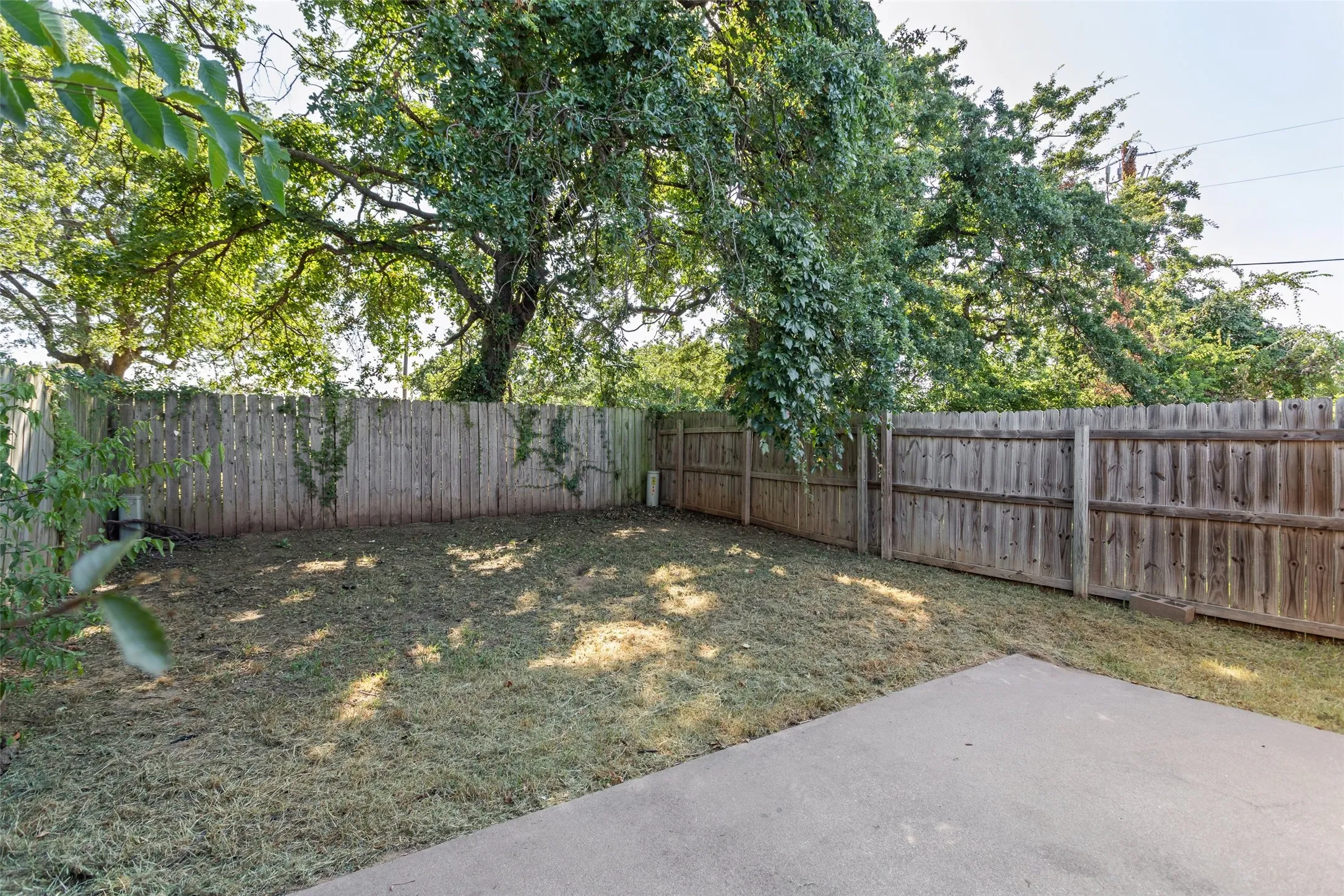 Duplex For Rent in Hood County , 2720 James Road, Granbury, Texas 76049, 2 Bedroom, 2 Bathroom, 2 Garage spaces, 1,760 Sqft, built in 1999, mls#21328466, Real Estate Agent in Granbury, Homes For Rent in Hood county, Homes For Rent in Granbury, Realtor in Granbury Texas, Real Estate Brokerage Independent Realty Texas, Luminita Cordes Realtor