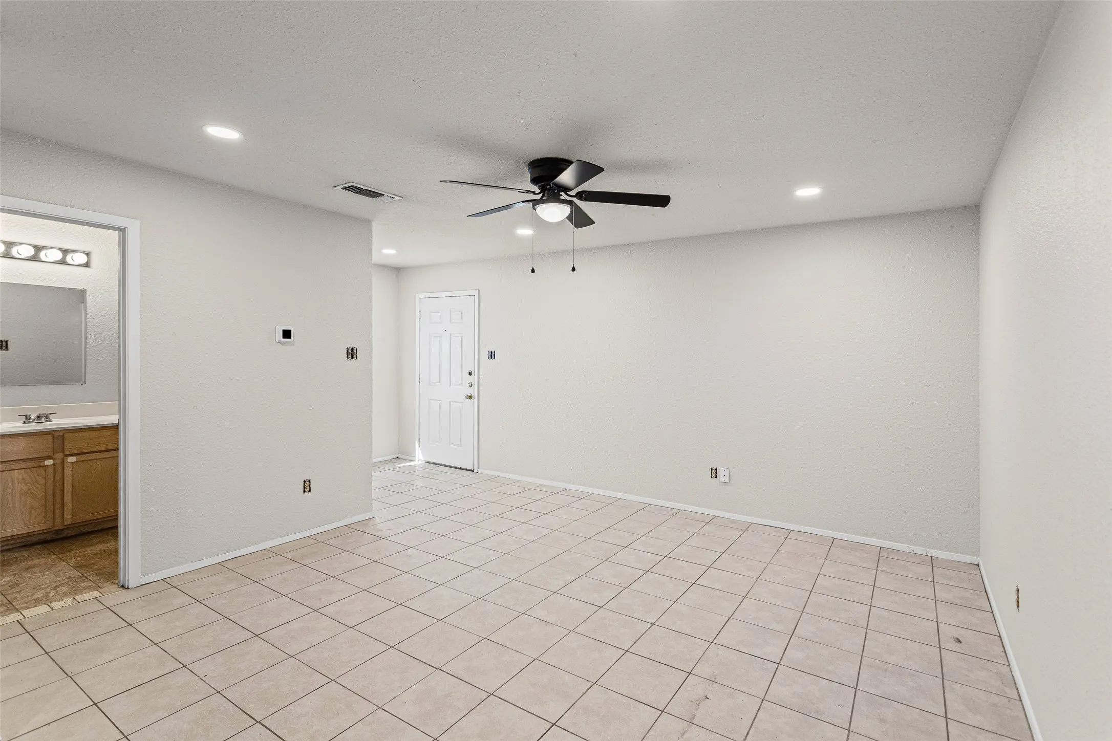 Duplex For Rent in Hood County , 2720 James Road, Granbury, Texas 76049, 2 Bedroom, 2 Bathroom, 2 Garage spaces, 1,760 Sqft, built in 1999, mls#21328466, Real Estate Agent in Granbury, Homes For Rent in Hood county, Homes For Rent in Granbury, Realtor in Granbury Texas, Real Estate Brokerage Independent Realty Texas, Luminita Cordes Realtor