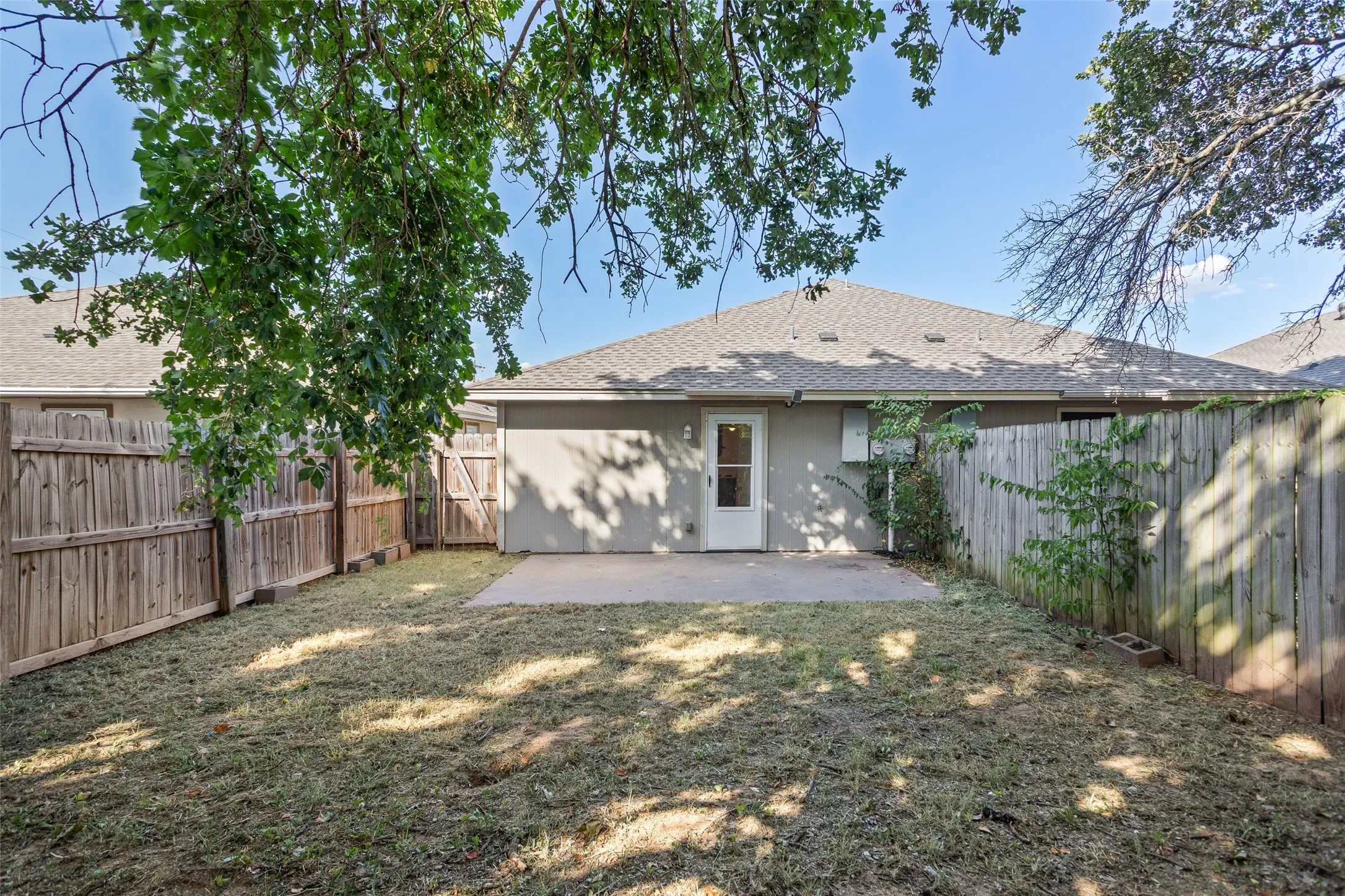 Duplex For Rent in Hood County , 2720 James Road, Granbury, Texas 76049, 2 Bedroom, 2 Bathroom, 2 Garage spaces, 1,760 Sqft, built in 1999, mls#21328466, Real Estate Agent in Granbury, Homes For Rent in Hood county, Homes For Rent in Granbury, Realtor in Granbury Texas, Real Estate Brokerage Independent Realty Texas, Luminita Cordes Realtor