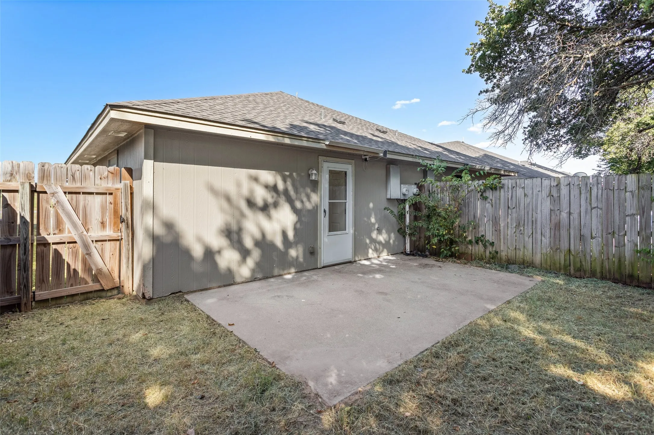 Duplex For Rent in Hood County , 2720 James Road, Granbury, Texas 76049, 2 Bedroom, 2 Bathroom, 2 Garage spaces, 1,760 Sqft, built in 1999, mls#21328466, Real Estate Agent in Granbury, Homes For Rent in Hood county, Homes For Rent in Granbury, Realtor in Granbury Texas, Real Estate Brokerage Independent Realty Texas, Luminita Cordes Realtor