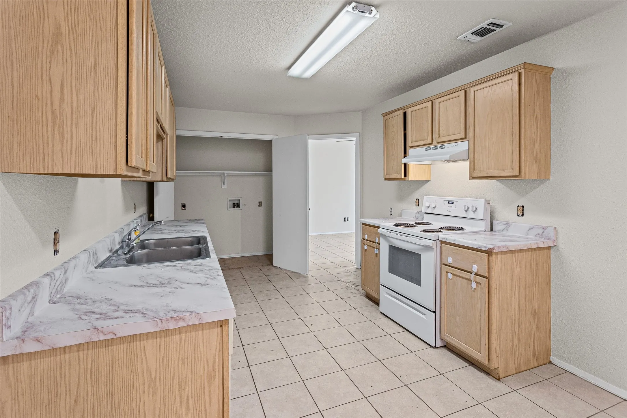 Duplex For Rent in Hood County , 2720 James Road, Granbury, Texas 76049, 2 Bedroom, 2 Bathroom, 2 Garage spaces, 1,760 Sqft, built in 1999, mls#21328466, Real Estate Agent in Granbury, Homes For Rent in Hood county, Homes For Rent in Granbury, Realtor in Granbury Texas, Real Estate Brokerage Independent Realty Texas, Luminita Cordes Realtor