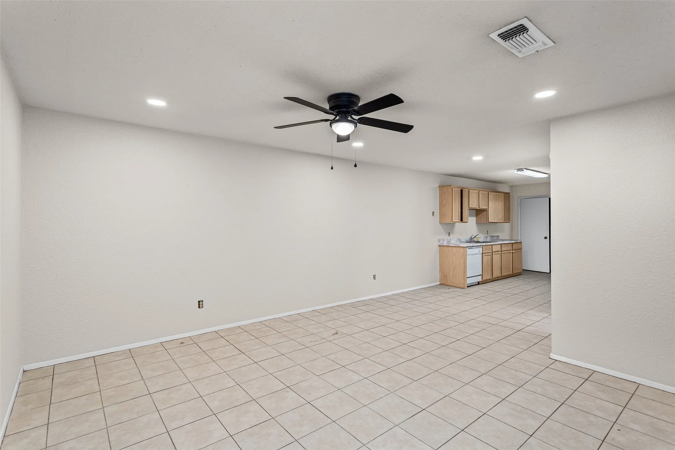Duplex For Rent in Hood County , 2720 James Road, Granbury, Texas 76049, 2 Bedroom, 2 Bathroom, 2 Garage spaces, 1,760 Sqft, built in 1999, mls#21328466, Real Estate Agent in Granbury, Homes For Rent in Hood county, Homes For Rent in Granbury, Realtor in Granbury Texas, Real Estate Brokerage Independent Realty Texas, Luminita Cordes Realtor