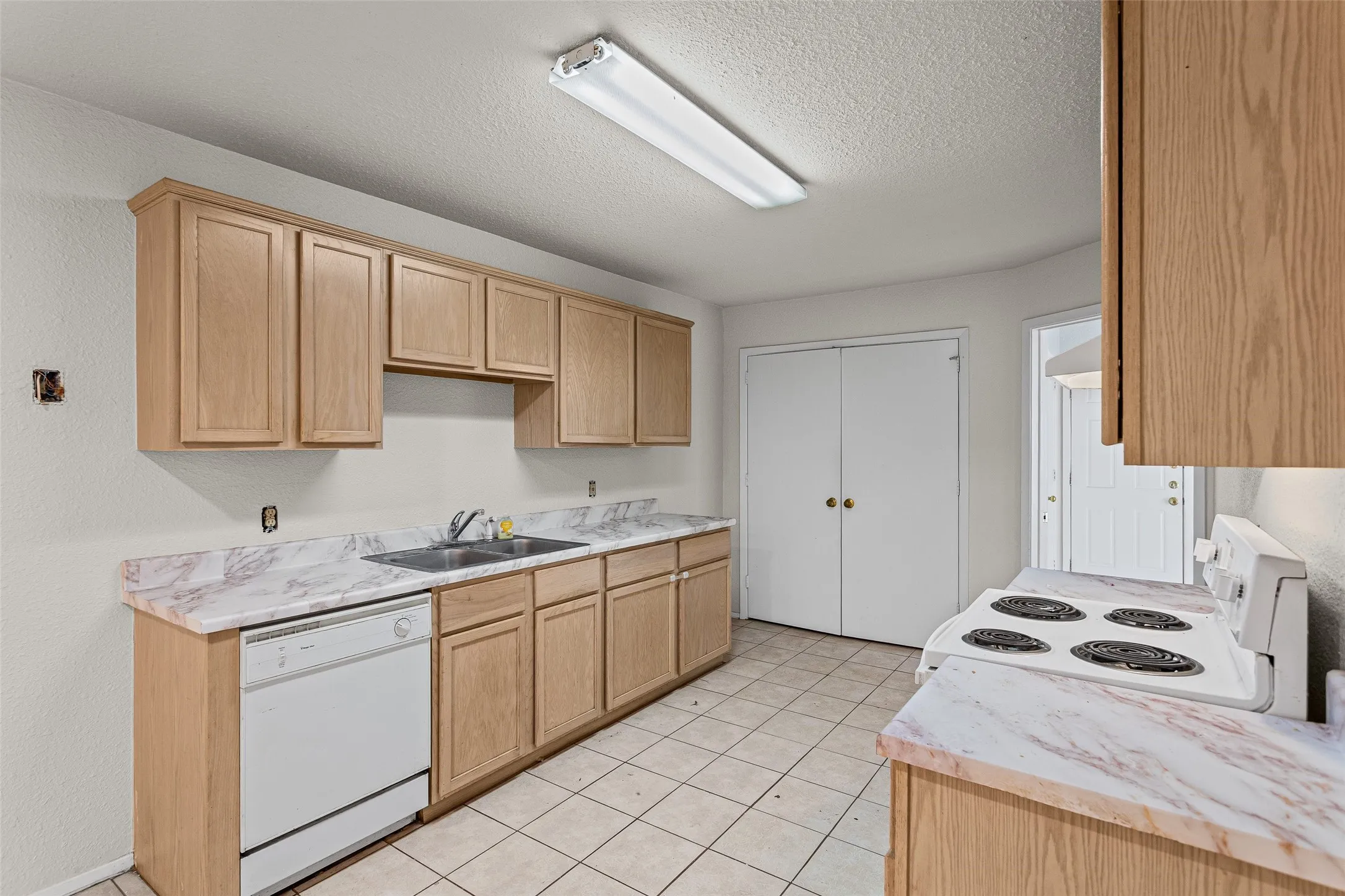Duplex For Rent in Hood County , 2720 James Road, Granbury, Texas 76049, 2 Bedroom, 2 Bathroom, 2 Garage spaces, 1,760 Sqft, built in 1999, mls#21328466, Real Estate Agent in Granbury, Homes For Rent in Hood county, Homes For Rent in Granbury, Realtor in Granbury Texas, Real Estate Brokerage Independent Realty Texas, Luminita Cordes Realtor