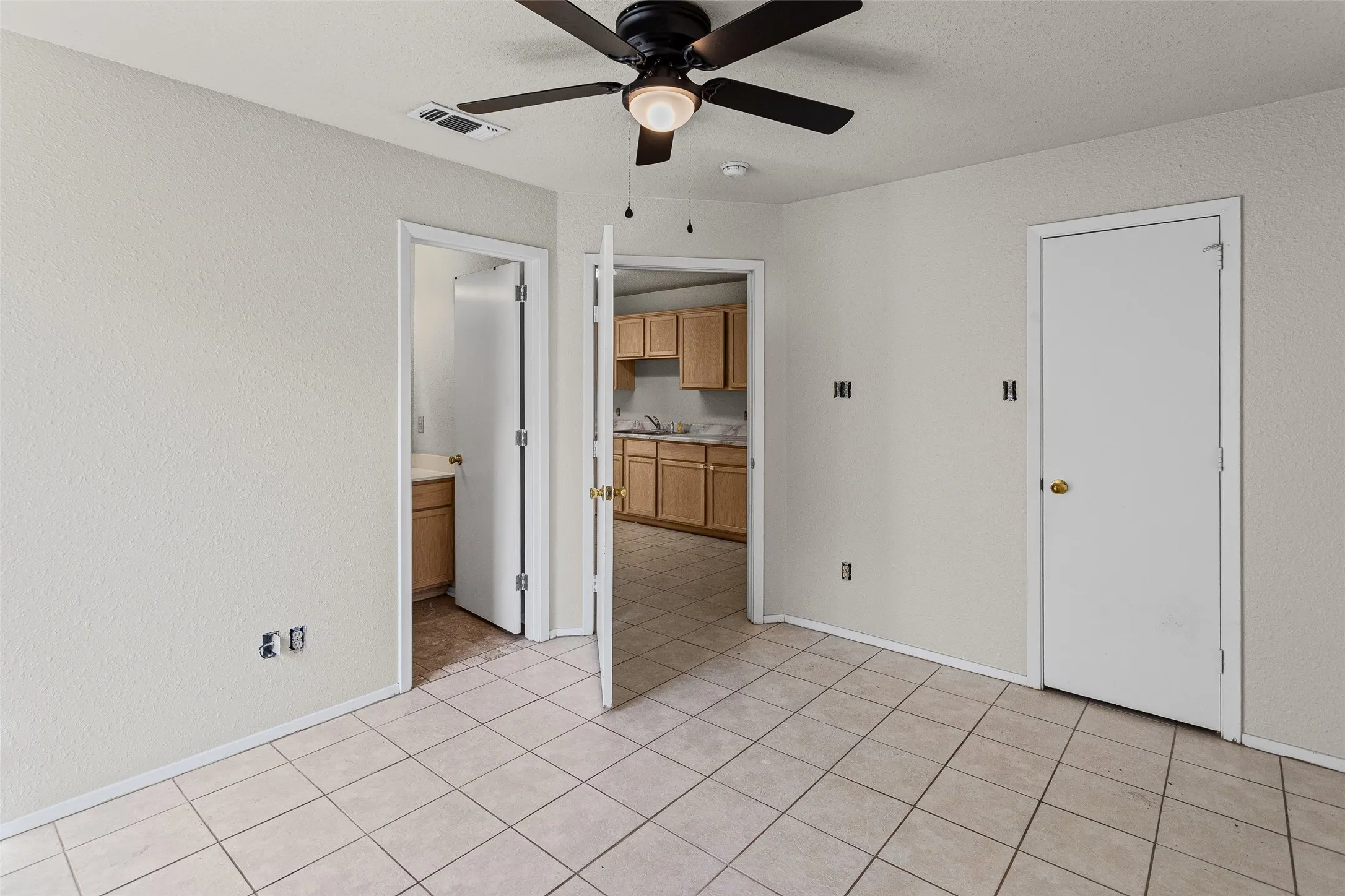 Duplex For Rent in Hood County , 2720 James Road, Granbury, Texas 76049, 2 Bedroom, 2 Bathroom, 2 Garage spaces, 1,760 Sqft, built in 1999, mls#21328466, Real Estate Agent in Granbury, Homes For Rent in Hood county, Homes For Rent in Granbury, Realtor in Granbury Texas, Real Estate Brokerage Independent Realty Texas, Luminita Cordes Realtor