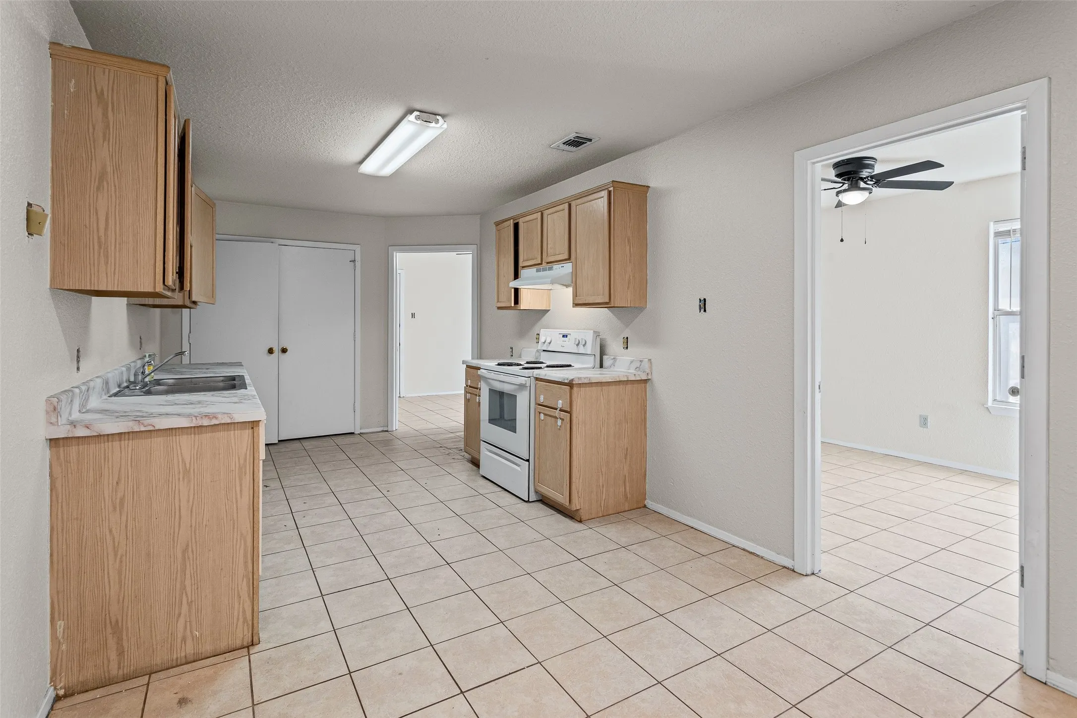 Duplex For Rent in Hood County , 2720 James Road, Granbury, Texas 76049, 2 Bedroom, 2 Bathroom, 2 Garage spaces, 1,760 Sqft, built in 1999, mls#21328466, Real Estate Agent in Granbury, Homes For Rent in Hood county, Homes For Rent in Granbury, Realtor in Granbury Texas, Real Estate Brokerage Independent Realty Texas, Luminita Cordes Realtor