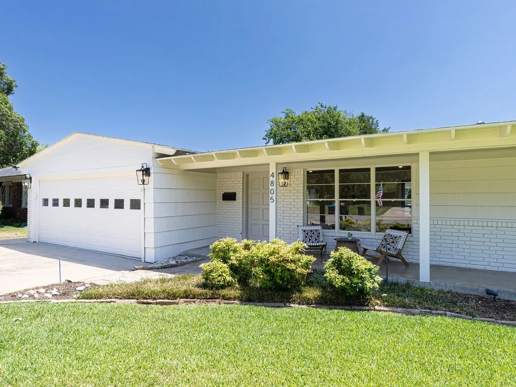 Single Family Residence For Sale in Tarrant County , 4805 Hildring Drive E, Fort Worth, Texas 76109, 3 Bedroom, 2 Bathroom, 2 Garage spaces, 1,960 Sqft, built in 1955, mls#21327859, Real Estate Agent in Fort Worth, Homes For Sale in Tarrant county, Homes For Sale in Fort Worth, Realtor in Fort Worth Texas, Real Estate Brokerage Independent Realty Texas, Luminita Cordes Realtor