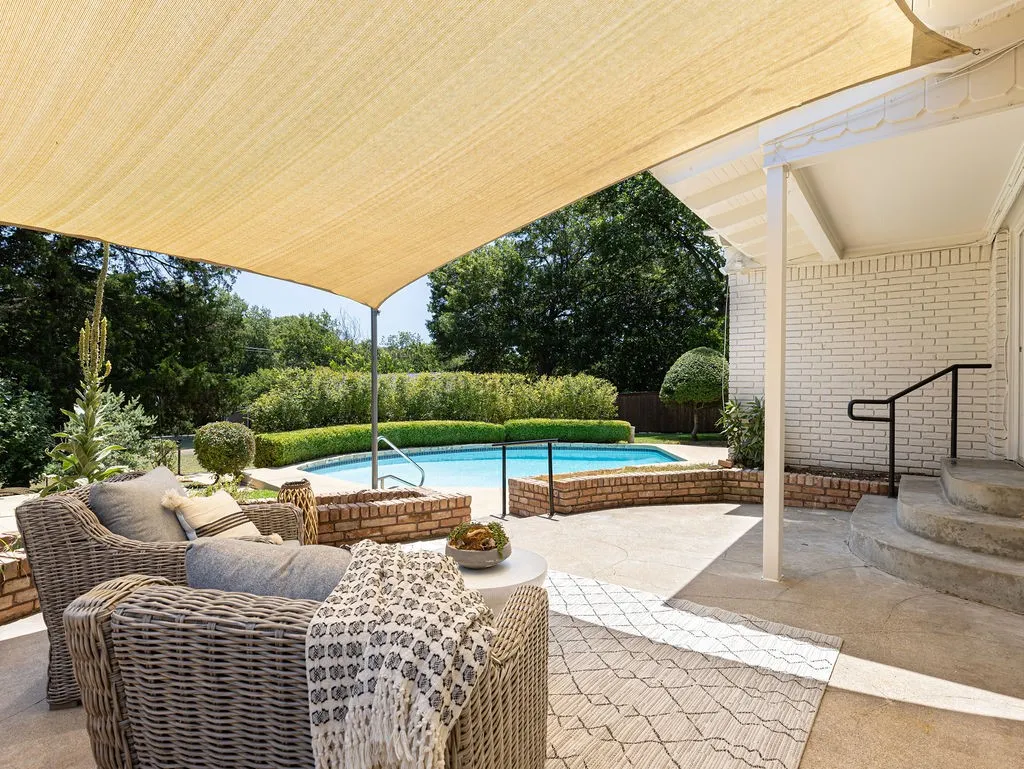 Single Family Residence For Sale in Tarrant County , 4805 Hildring Drive E, Fort Worth, Texas 76109, 3 Bedroom, 2 Bathroom, 2 Garage spaces, 1,960 Sqft, built in 1955, mls#21327859, Real Estate Agent in Fort Worth, Homes For Sale in Tarrant county, Homes For Sale in Fort Worth, Realtor in Fort Worth Texas, Real Estate Brokerage Independent Realty Texas, Luminita Cordes Realtor