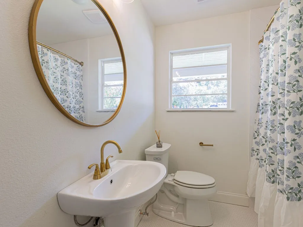 Single Family Residence For Sale in Tarrant County , 4805 Hildring Drive E, Fort Worth, Texas 76109, 3 Bedroom, 2 Bathroom, 2 Garage spaces, 1,960 Sqft, built in 1955, mls#21327859, Real Estate Agent in Fort Worth, Homes For Sale in Tarrant county, Homes For Sale in Fort Worth, Realtor in Fort Worth Texas, Real Estate Brokerage Independent Realty Texas, Luminita Cordes Realtor