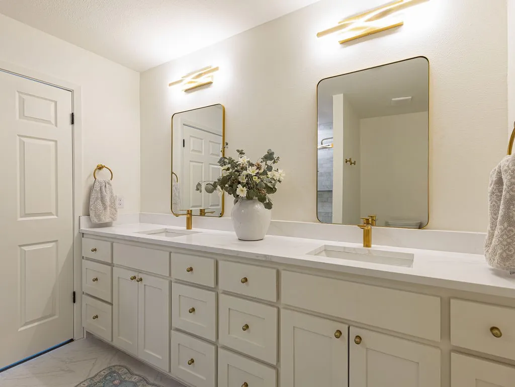 Single Family Residence For Sale in Tarrant County , 4805 Hildring Drive E, Fort Worth, Texas 76109, 3 Bedroom, 2 Bathroom, 2 Garage spaces, 1,960 Sqft, built in 1955, mls#21327859, Real Estate Agent in Fort Worth, Homes For Sale in Tarrant county, Homes For Sale in Fort Worth, Realtor in Fort Worth Texas, Real Estate Brokerage Independent Realty Texas, Luminita Cordes Realtor