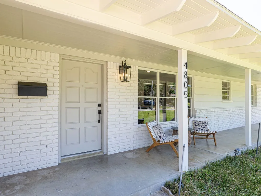 Single Family Residence For Sale in Tarrant County , 4805 Hildring Drive E, Fort Worth, Texas 76109, 3 Bedroom, 2 Bathroom, 2 Garage spaces, 1,960 Sqft, built in 1955, mls#21327859, Real Estate Agent in Fort Worth, Homes For Sale in Tarrant county, Homes For Sale in Fort Worth, Realtor in Fort Worth Texas, Real Estate Brokerage Independent Realty Texas, Luminita Cordes Realtor