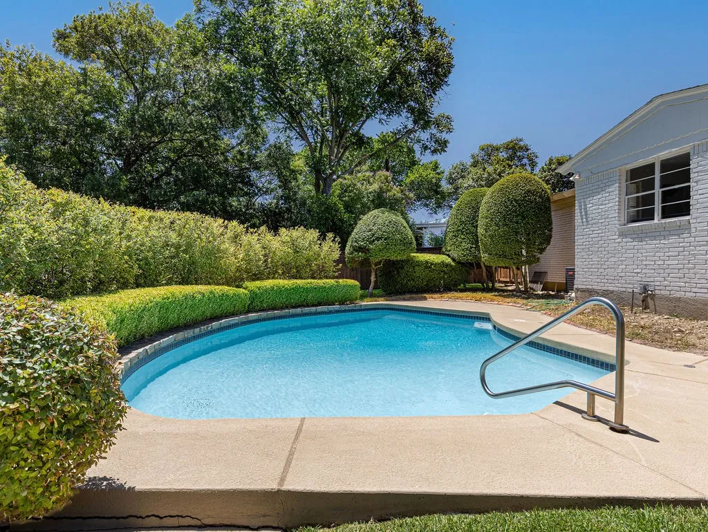 Single Family Residence For Sale in Tarrant County , 4805 Hildring Drive E, Fort Worth, Texas 76109, 3 Bedroom, 2 Bathroom, 2 Garage spaces, 1,960 Sqft, built in 1955, mls#21327859, Real Estate Agent in Fort Worth, Homes For Sale in Tarrant county, Homes For Sale in Fort Worth, Realtor in Fort Worth Texas, Real Estate Brokerage Independent Realty Texas, Luminita Cordes Realtor