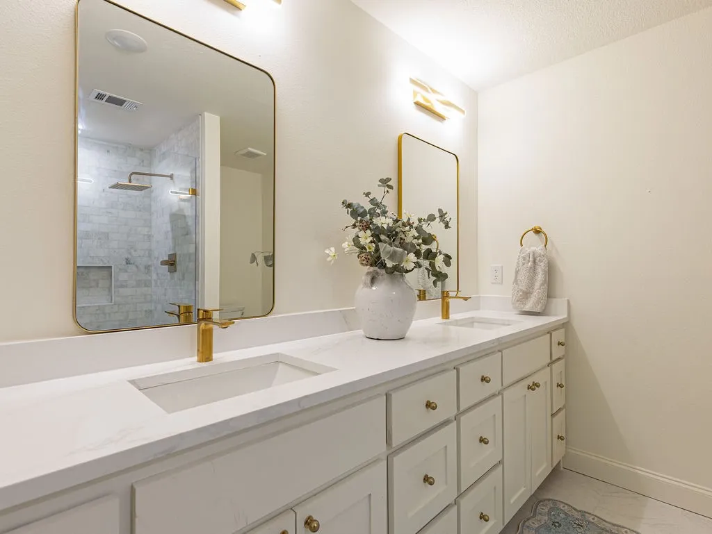 Single Family Residence For Sale in Tarrant County , 4805 Hildring Drive E, Fort Worth, Texas 76109, 3 Bedroom, 2 Bathroom, 2 Garage spaces, 1,960 Sqft, built in 1955, mls#21327859, Real Estate Agent in Fort Worth, Homes For Sale in Tarrant county, Homes For Sale in Fort Worth, Realtor in Fort Worth Texas, Real Estate Brokerage Independent Realty Texas, Luminita Cordes Realtor