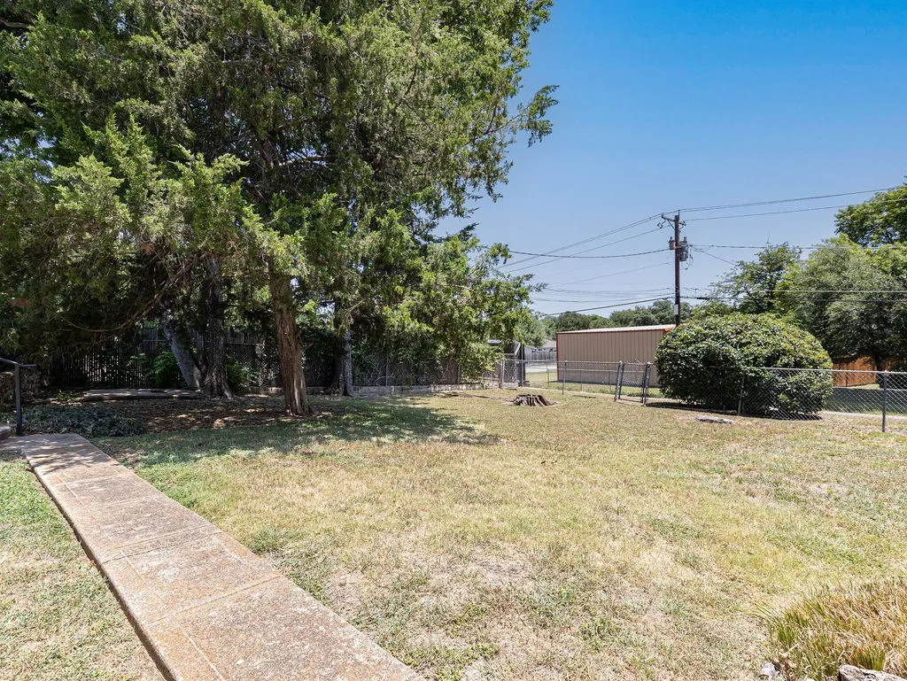 Single Family Residence For Sale in Tarrant County , 4805 Hildring Drive E, Fort Worth, Texas 76109, 3 Bedroom, 2 Bathroom, 2 Garage spaces, 1,960 Sqft, built in 1955, mls#21327859, Real Estate Agent in Fort Worth, Homes For Sale in Tarrant county, Homes For Sale in Fort Worth, Realtor in Fort Worth Texas, Real Estate Brokerage Independent Realty Texas, Luminita Cordes Realtor