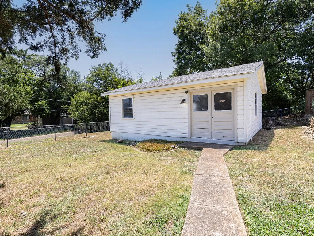 Single Family Residence For Sale in Tarrant County , 4805 Hildring Drive E, Fort Worth, Texas 76109, 3 Bedroom, 2 Bathroom, 2 Garage spaces, 1,960 Sqft, built in 1955, mls#21327859, Real Estate Agent in Fort Worth, Homes For Sale in Tarrant county, Homes For Sale in Fort Worth, Realtor in Fort Worth Texas, Real Estate Brokerage Independent Realty Texas, Luminita Cordes Realtor