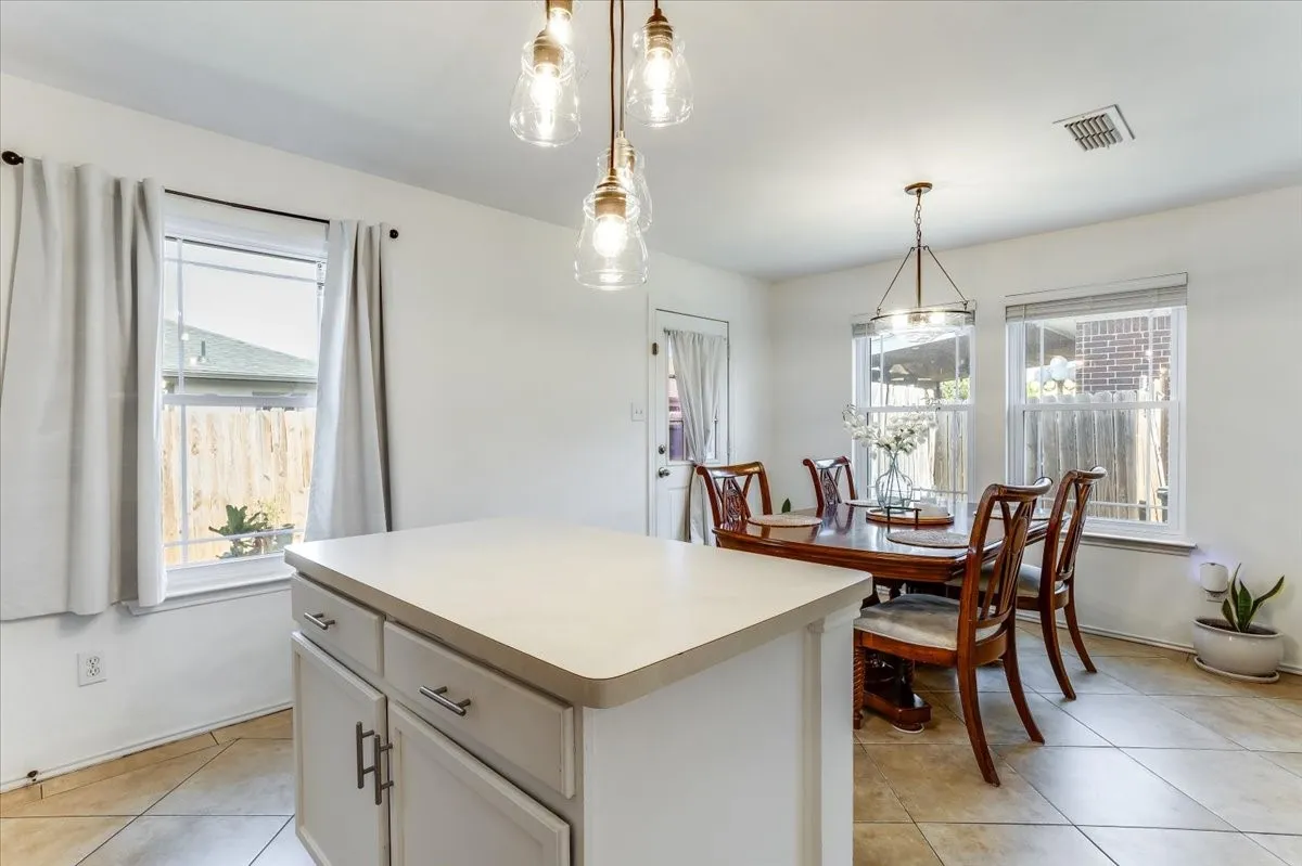Single Family Residence For Sale in Tarrant County , 2612 Diver Court, Fort Worth, Texas 76119, 4 Bedroom, 2 Bathroom, 2 Garage spaces, 1,824 Sqft, built in 2003, mls#21325873, Real Estate Agent in Fort Worth, Homes For Sale in Tarrant county, Homes For Sale in Fort Worth, Realtor in Fort Worth Texas, Real Estate Brokerage Independent Realty Texas, Luminita Cordes Realtor