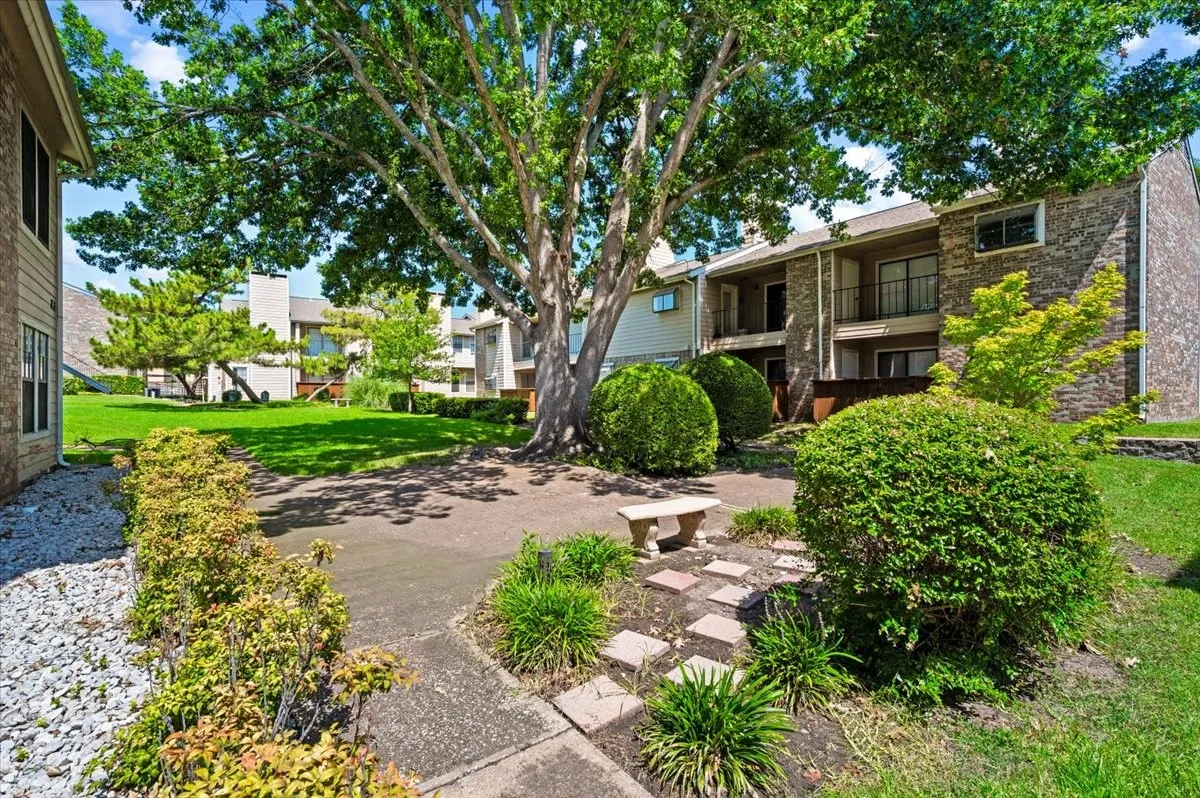 Condominium For Sale in Collin County , 4748 Old Bent Tree Lane 506, Dallas, Texas 75287, 2 Bedroom, 2 Bathroom, Garage spaces, 887 Sqft, built in 1985, mls#21323839, Real Estate Agent in Dallas, Homes For Sale in Collin county, Homes For Sale in Dallas, Realtor in Dallas Texas, Real Estate Brokerage Independent Realty Texas, Luminita Cordes Realtor