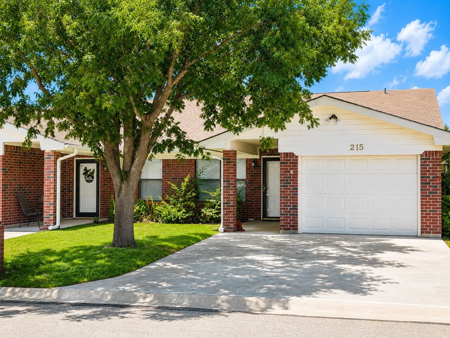 Single Family Residence For Sale in Brown County , 215 Wills Way, Early, Texas 76802, 2 Bedroom, 2 Bathroom, 1 Garage spaces, 1,358 Sqft, built in 2003, mls#21328478, Real Estate Agent in Early, Homes For Sale in Brown county, Homes For Sale in Early, Realtor in Early Texas, Real Estate Brokerage Independent Realty Texas, Luminita Cordes Realtor
