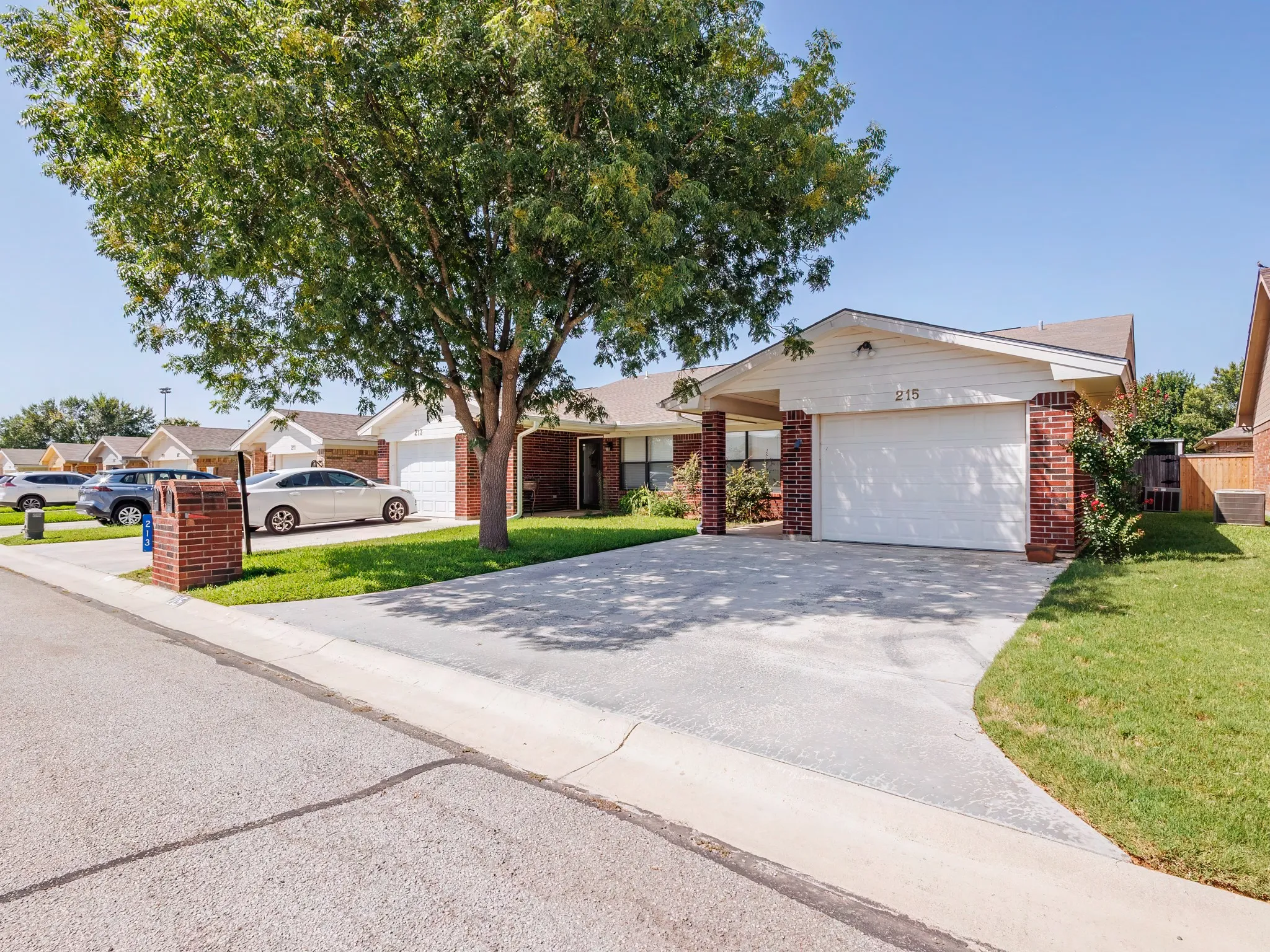 Single Family Residence For Sale in Brown County , 215 Wills Way, Early, Texas 76802, 2 Bedroom, 2 Bathroom, 1 Garage spaces, 1,358 Sqft, built in 2003, mls#21328478, Real Estate Agent in Early, Homes For Sale in Brown county, Homes For Sale in Early, Realtor in Early Texas, Real Estate Brokerage Independent Realty Texas, Luminita Cordes Realtor