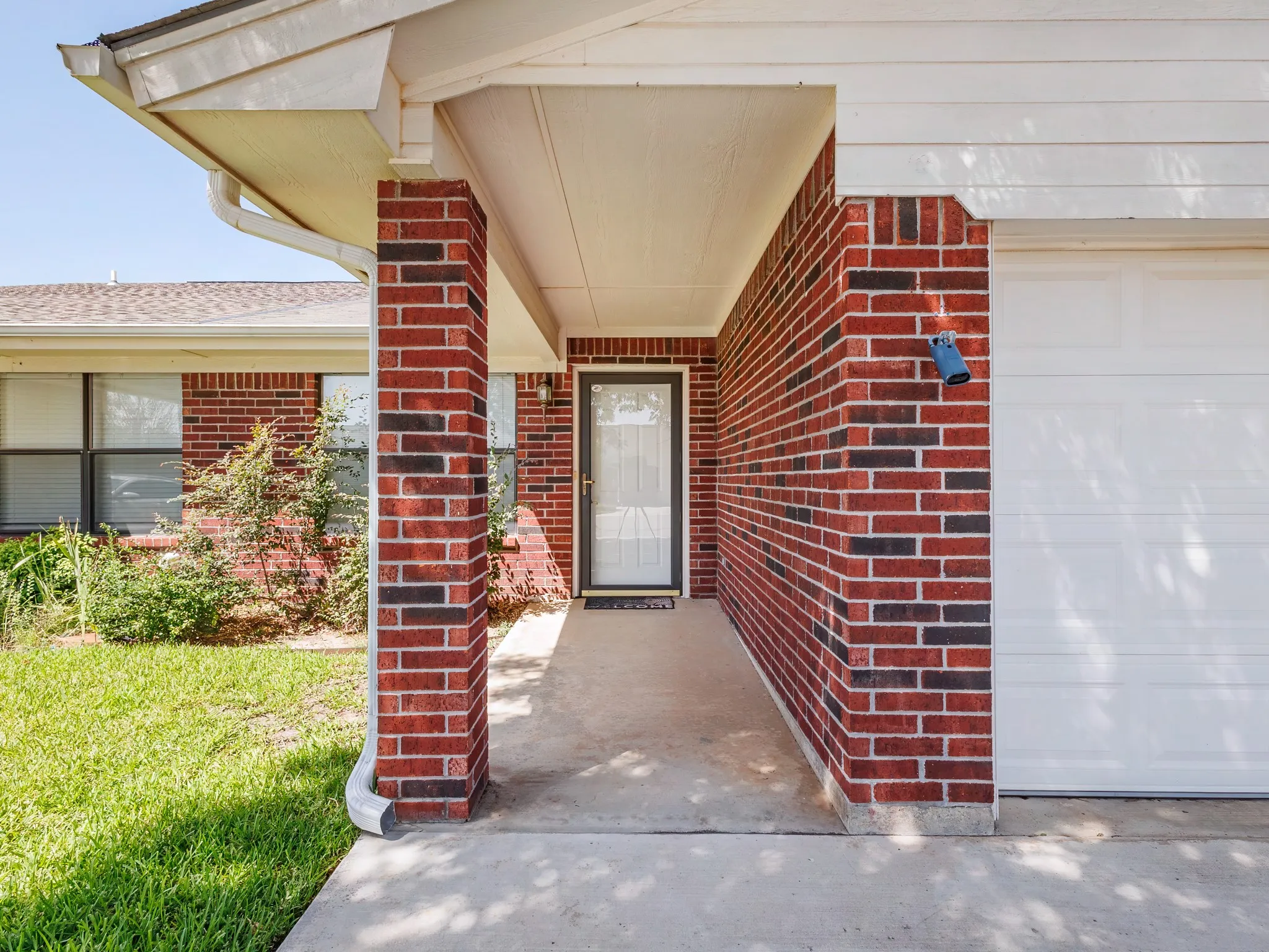 Single Family Residence For Sale in Brown County , 215 Wills Way, Early, Texas 76802, 2 Bedroom, 2 Bathroom, 1 Garage spaces, 1,358 Sqft, built in 2003, mls#21328478, Real Estate Agent in Early, Homes For Sale in Brown county, Homes For Sale in Early, Realtor in Early Texas, Real Estate Brokerage Independent Realty Texas, Luminita Cordes Realtor