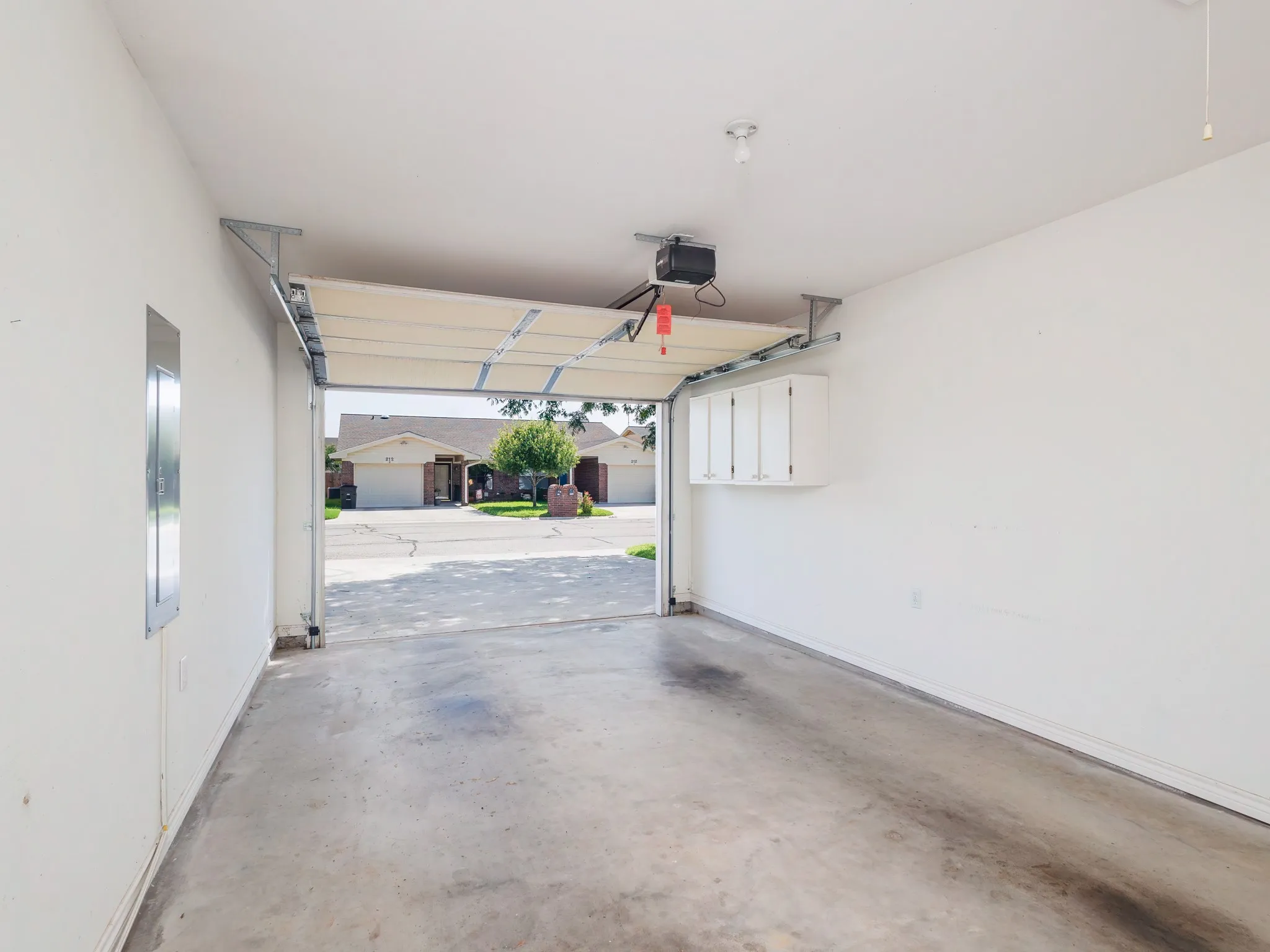 Single Family Residence For Sale in Brown County , 215 Wills Way, Early, Texas 76802, 2 Bedroom, 2 Bathroom, 1 Garage spaces, 1,358 Sqft, built in 2003, mls#21328478, Real Estate Agent in Early, Homes For Sale in Brown county, Homes For Sale in Early, Realtor in Early Texas, Real Estate Brokerage Independent Realty Texas, Luminita Cordes Realtor