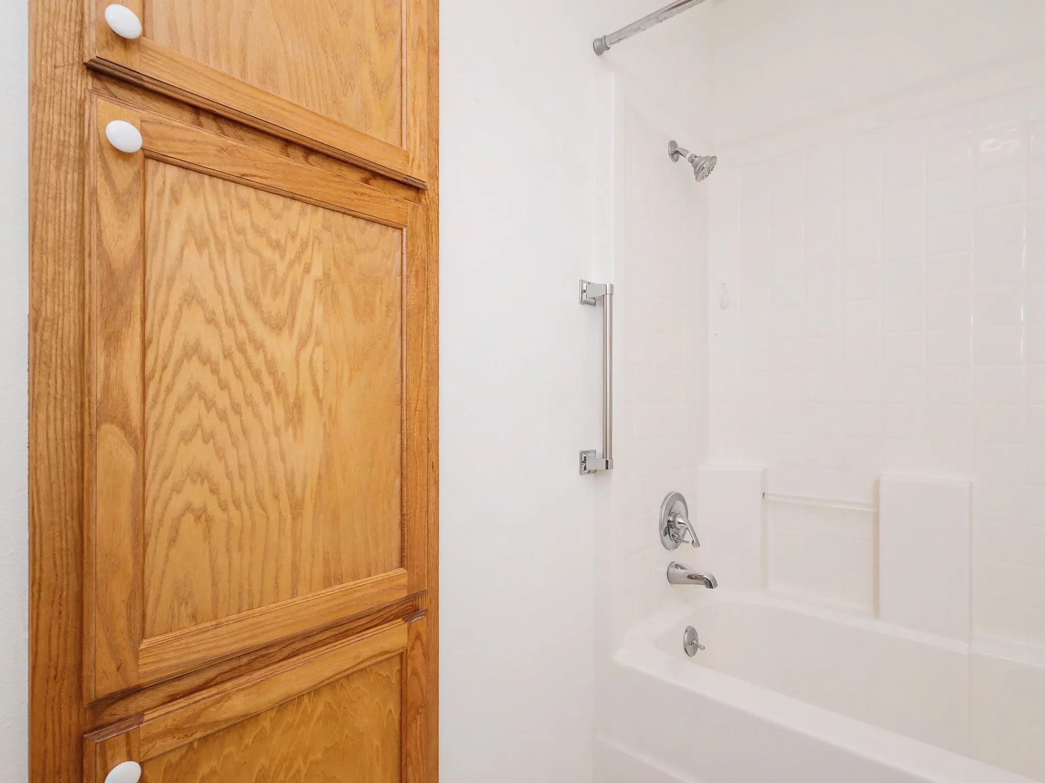 Single Family Residence For Sale in Brown County , 215 Wills Way, Early, Texas 76802, 2 Bedroom, 2 Bathroom, 1 Garage spaces, 1,358 Sqft, built in 2003, mls#21328478, Real Estate Agent in Early, Homes For Sale in Brown county, Homes For Sale in Early, Realtor in Early Texas, Real Estate Brokerage Independent Realty Texas, Luminita Cordes Realtor