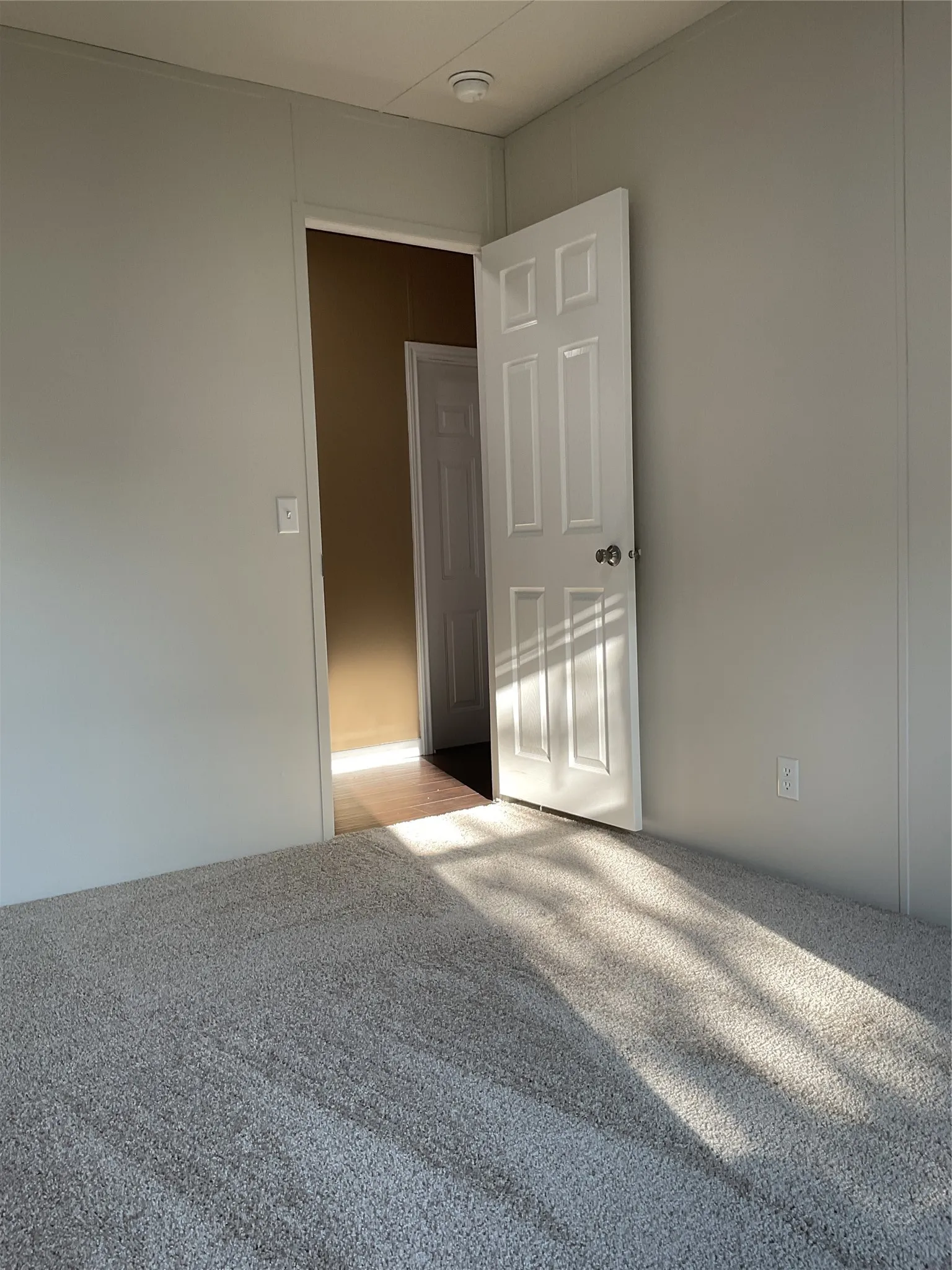 Middle bedroom.