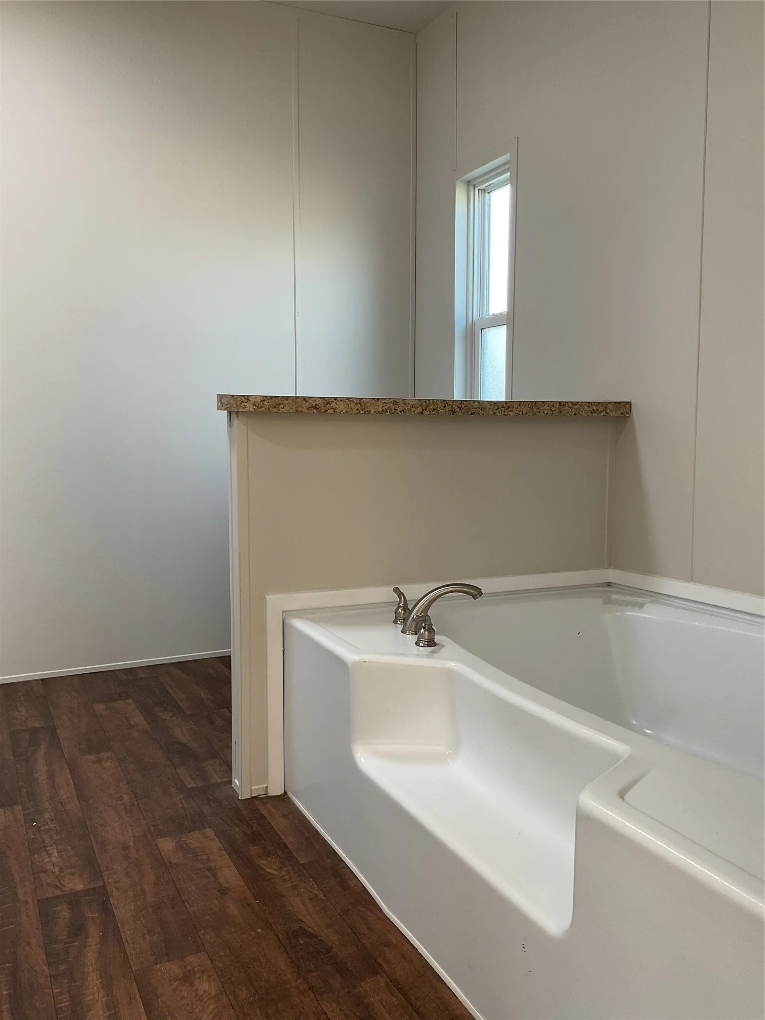 Large garden tub.