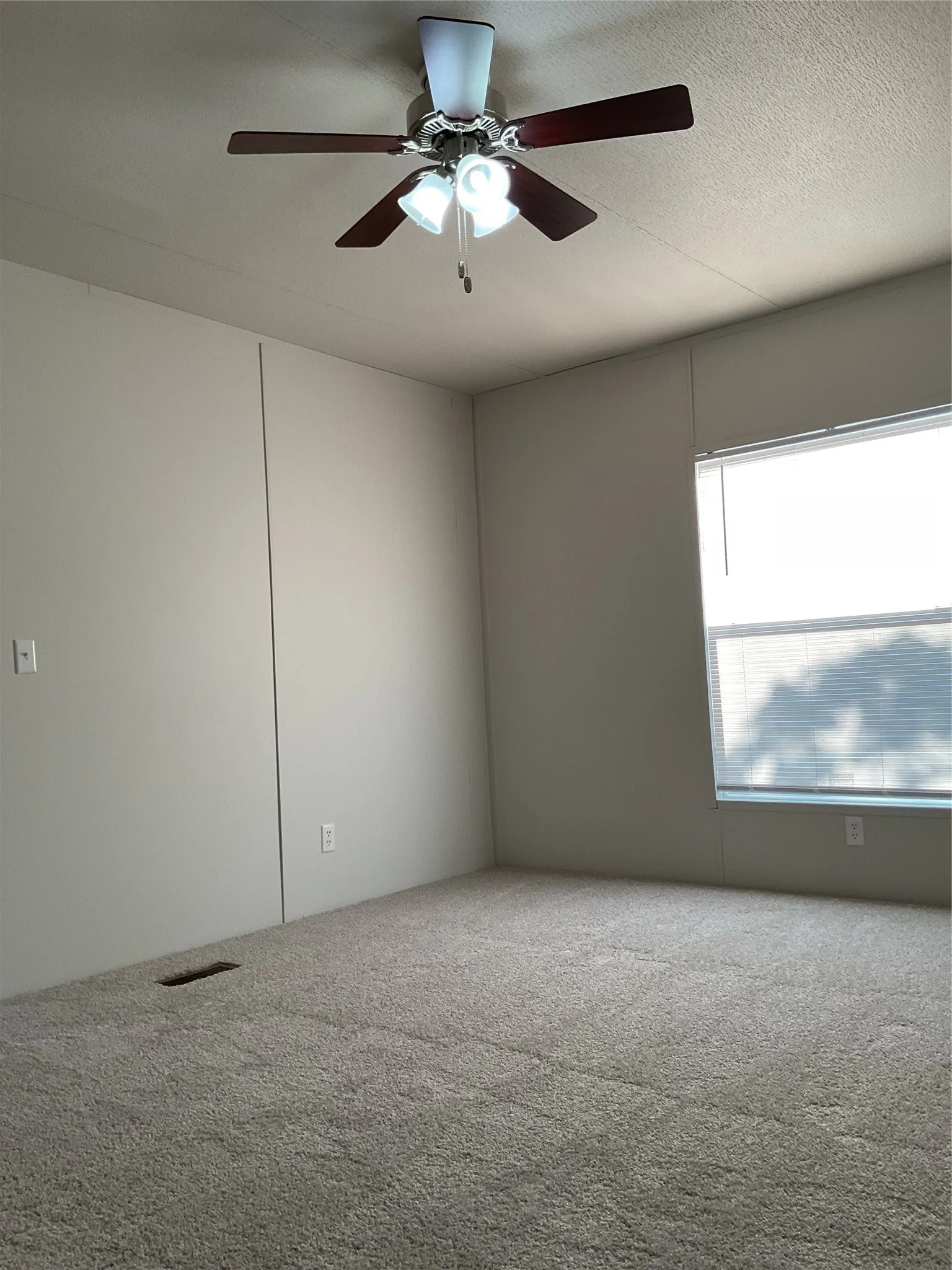 Manufactured Home For Sale in Grayson County , 118 Willow Ridge Circle, Southmayd, Texas 75092, 3 Bedroom, 2 Bathroom, Garage spaces, 1,216 Sqft, built in 2014, mls#21325787, Real Estate Agent in Southmayd, Homes For Sale in Grayson county, Homes For Sale in Southmayd, Realtor in Southmayd Texas, Real Estate Brokerage Independent Realty Texas, Luminita Cordes Realtor