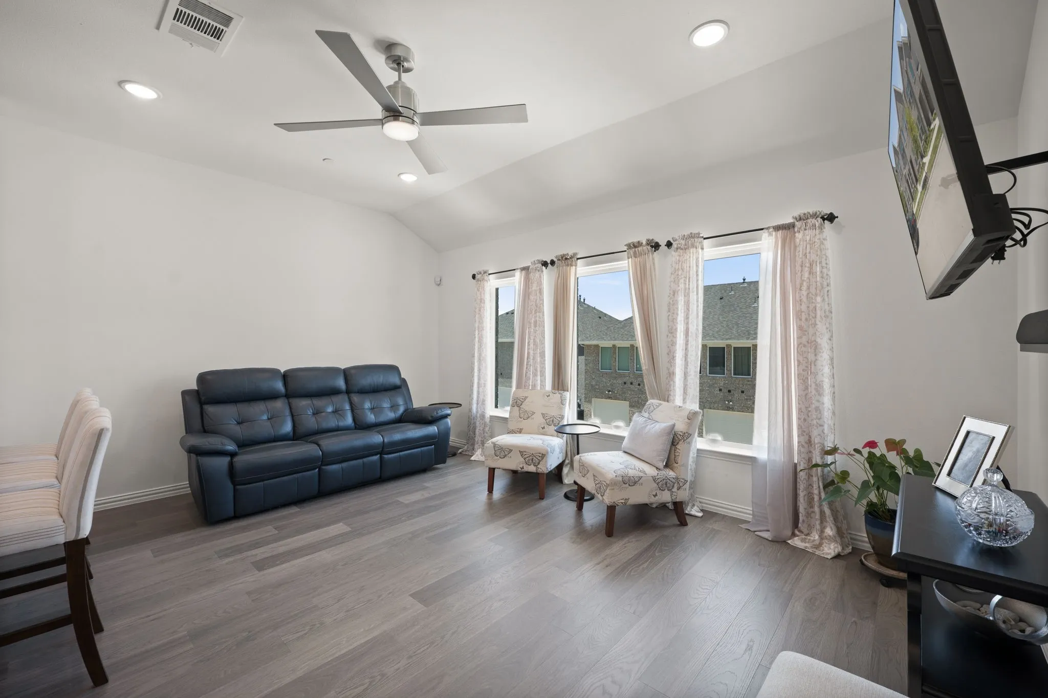 Townhouse For Rent in Tarrant County , 5243 Legacy Street, Haltom City, Texas 76117, 2 Bedroom, 2 Bathroom, 1 Garage spaces, 1,084 Sqft, built in 2024, mls#21328494, Real Estate Agent in Haltom City, Homes For Rent in Tarrant county, Homes For Rent in Haltom City, Realtor in Haltom City Texas, Real Estate Brokerage Independent Realty Texas, Luminita Cordes Realtor
