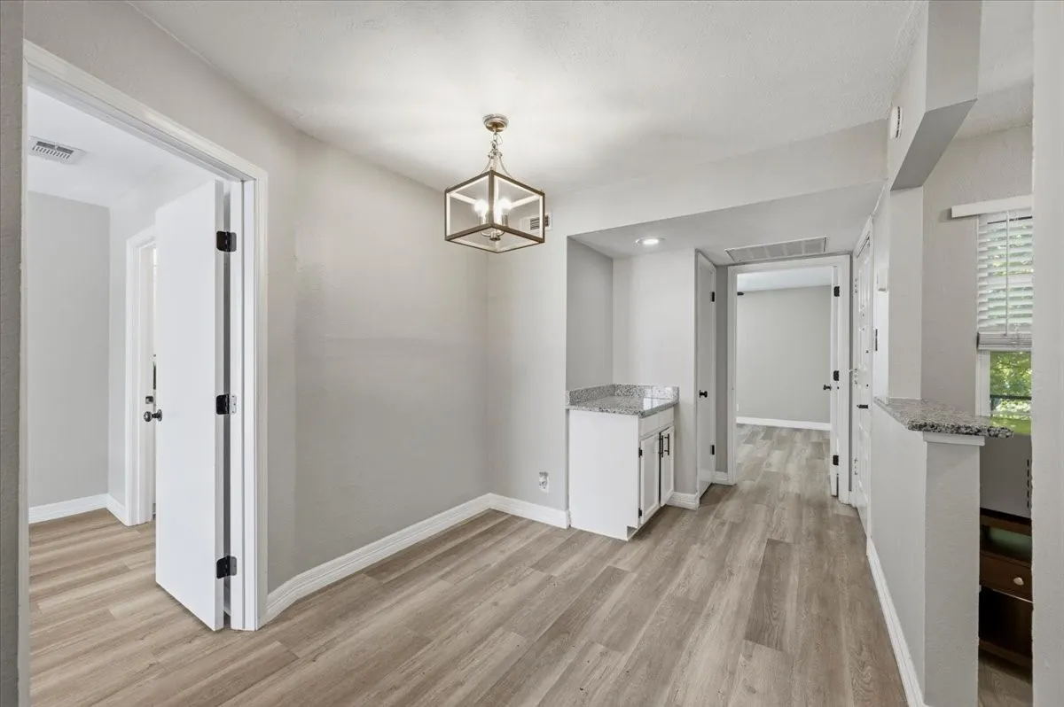 Condominium For Rent in Collin County , 4748 Old Bent Tree Lane 506, Dallas, Texas 75287, 2 Bedroom, 2 Bathroom, Garage spaces, 887 Sqft, built in 1985, mls#21328496, Real Estate Agent in Dallas, Homes For Rent in Collin county, Homes For Rent in Dallas, Realtor in Dallas Texas, Real Estate Brokerage Independent Realty Texas, Luminita Cordes Realtor