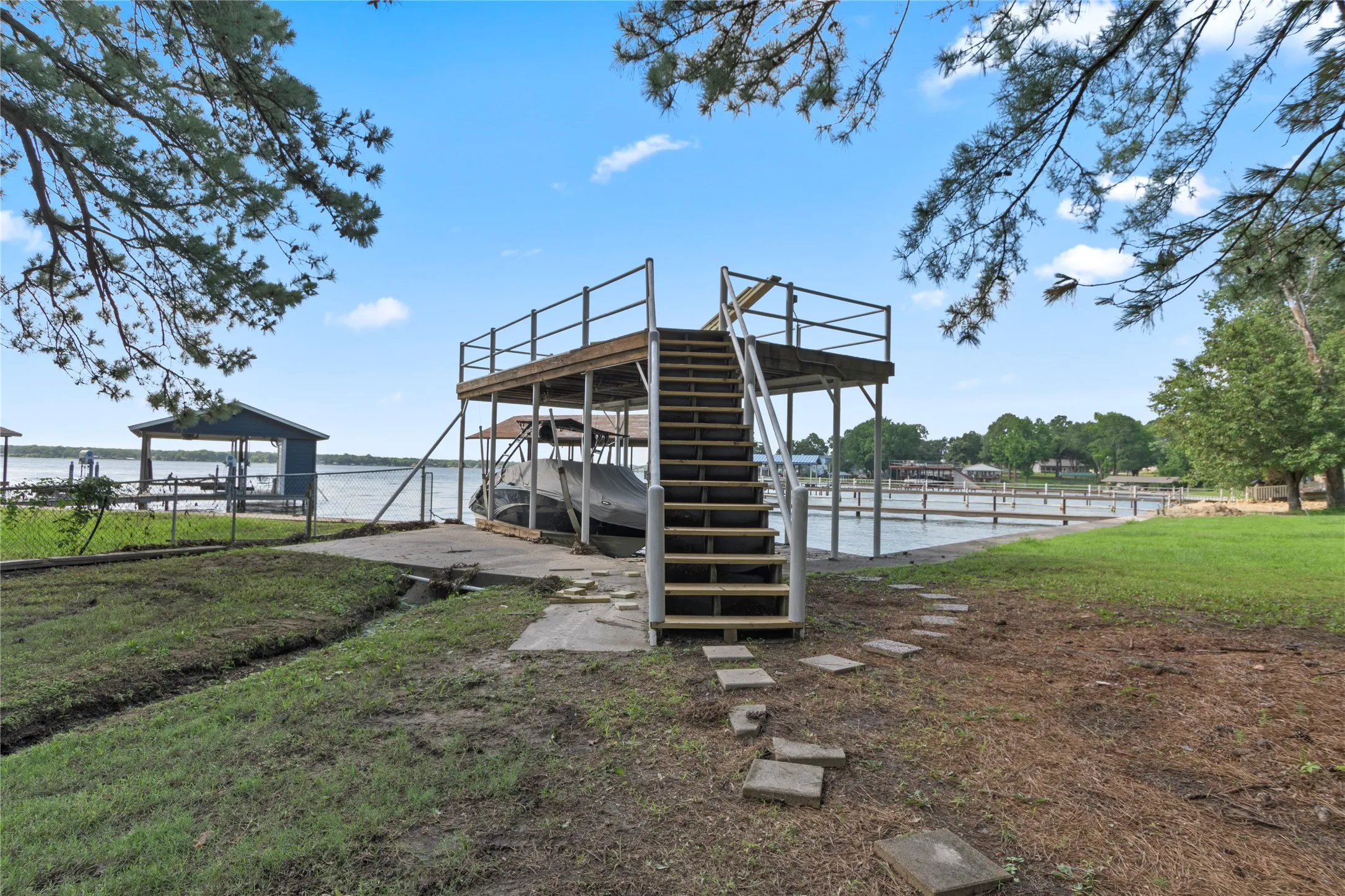 Single Family Residence For Rent in Henderson County , 323 Dyer Circle, Payne Springs, Texas 75156, 3 Bedroom, 2 Bathroom, 3 Garage spaces, 2,040 Sqft, built in 1984, mls#21328052, Real Estate Agent in Payne Springs, Homes For Rent in Henderson county, Homes For Rent in Payne Springs, Realtor in Payne Springs Texas, Real Estate Brokerage Independent Realty Texas, Luminita Cordes Realtor