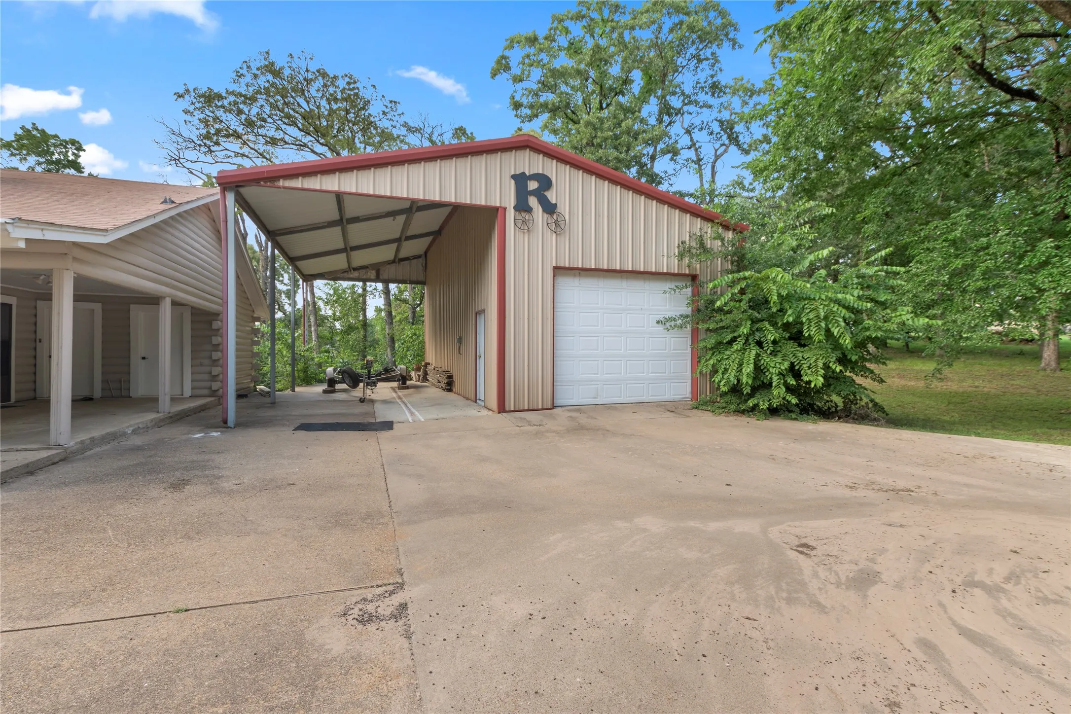 Single Family Residence For Rent in Henderson County , 323 Dyer Circle, Payne Springs, Texas 75156, 3 Bedroom, 2 Bathroom, 3 Garage spaces, 2,040 Sqft, built in 1984, mls#21328052, Real Estate Agent in Payne Springs, Homes For Rent in Henderson county, Homes For Rent in Payne Springs, Realtor in Payne Springs Texas, Real Estate Brokerage Independent Realty Texas, Luminita Cordes Realtor