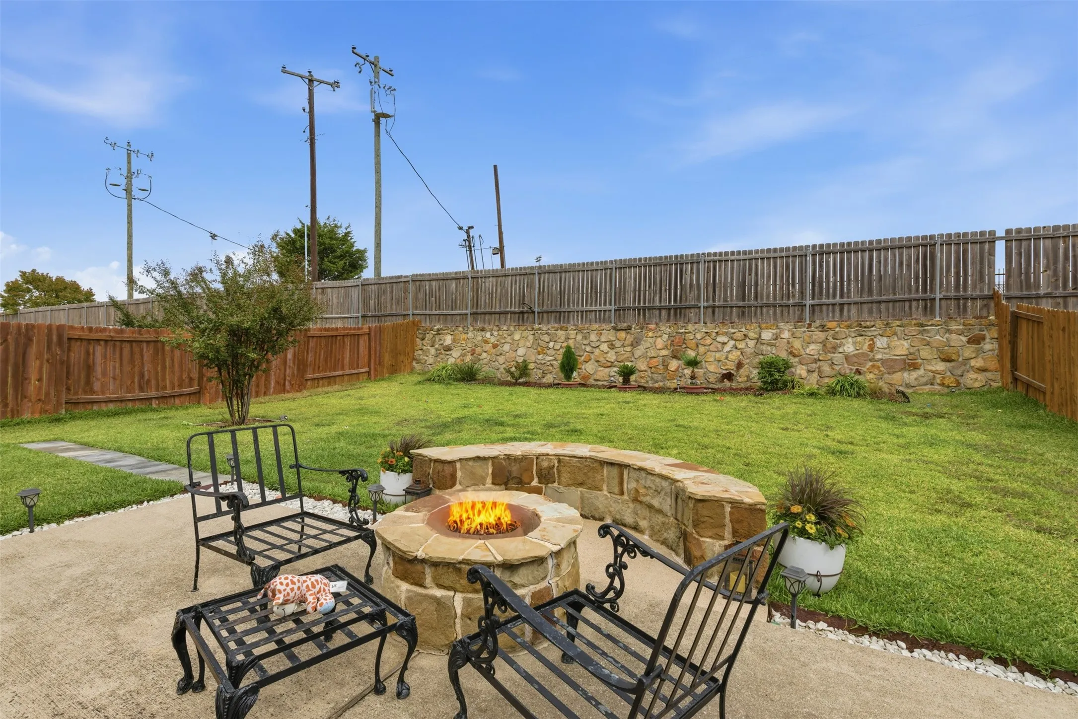 Single Family Residence For Sale in Dallas County , 14229 Bridgeview Lane, Dallas, Texas 75253, 3 Bedroom, 3 Bathroom, 2 Garage spaces, 1,946 Sqft, built in 2017, mls#21328502, Real Estate Agent in Dallas, Homes For Sale in Dallas county, Homes For Sale in Dallas, Realtor in Dallas Texas, Real Estate Brokerage Independent Realty Texas, Luminita Cordes Realtor