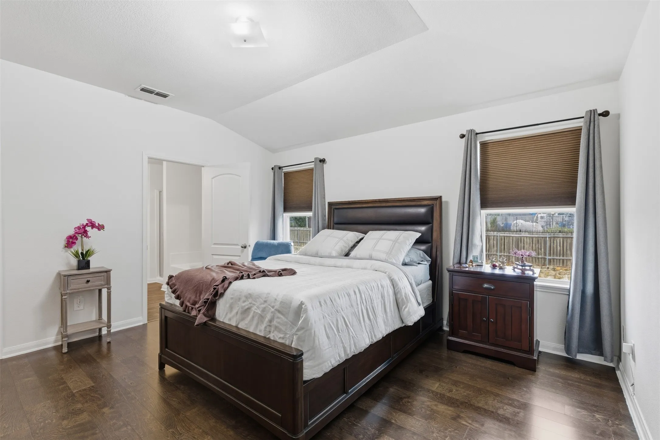 Single Family Residence For Sale in Dallas County , 14229 Bridgeview Lane, Dallas, Texas 75253, 3 Bedroom, 3 Bathroom, 2 Garage spaces, 1,946 Sqft, built in 2017, mls#21328502, Real Estate Agent in Dallas, Homes For Sale in Dallas county, Homes For Sale in Dallas, Realtor in Dallas Texas, Real Estate Brokerage Independent Realty Texas, Luminita Cordes Realtor