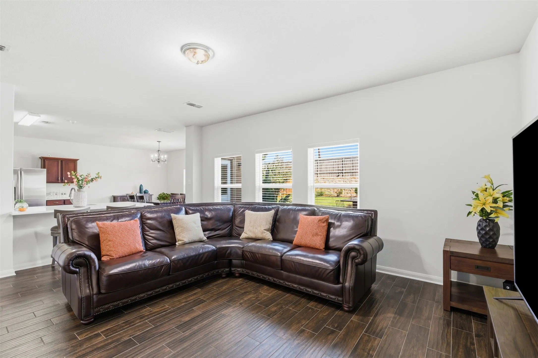 Single Family Residence For Sale in Dallas County , 14229 Bridgeview Lane, Dallas, Texas 75253, 3 Bedroom, 3 Bathroom, 2 Garage spaces, 1,946 Sqft, built in 2017, mls#21328502, Real Estate Agent in Dallas, Homes For Sale in Dallas county, Homes For Sale in Dallas, Realtor in Dallas Texas, Real Estate Brokerage Independent Realty Texas, Luminita Cordes Realtor