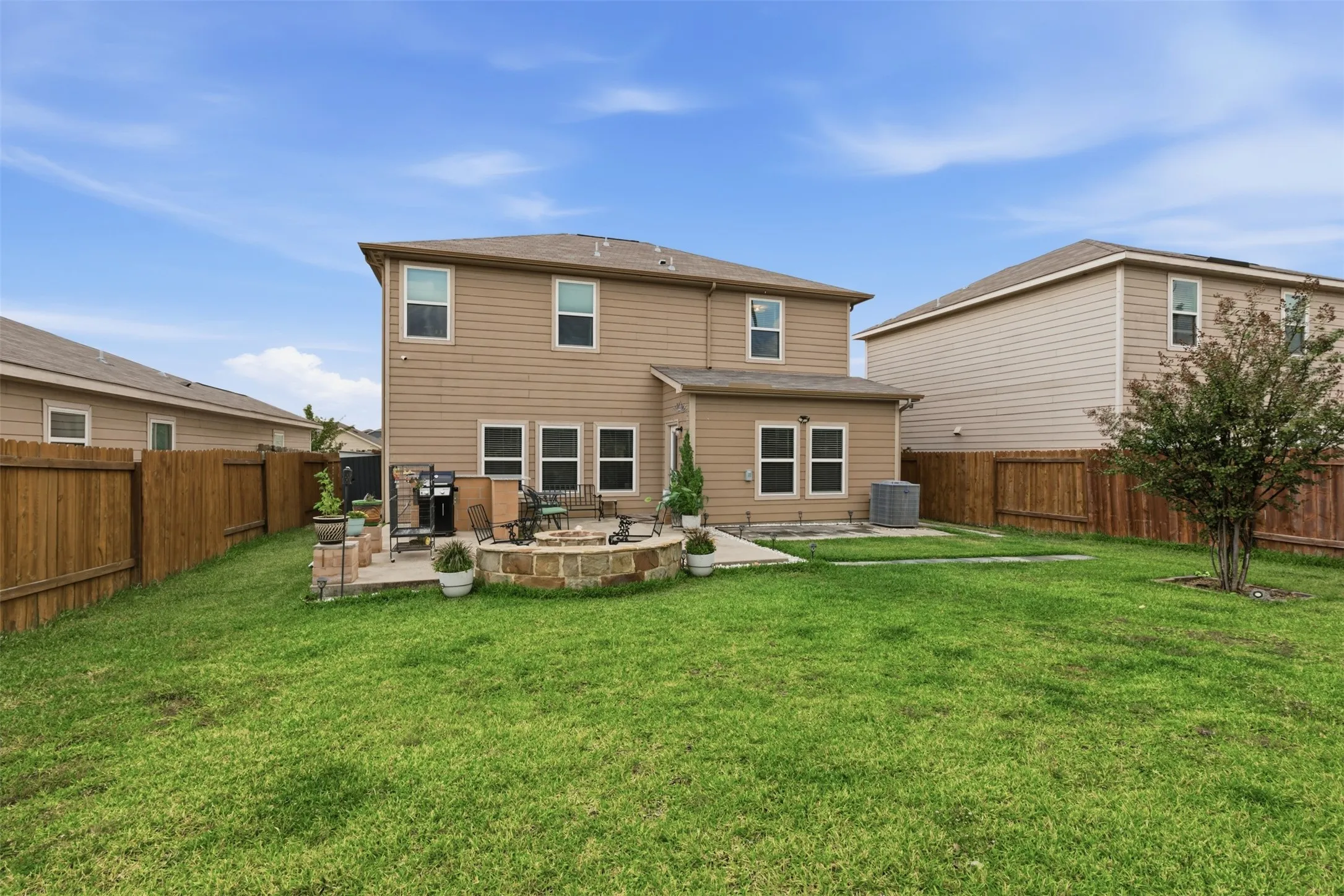 Single Family Residence For Sale in Dallas County , 14229 Bridgeview Lane, Dallas, Texas 75253, 3 Bedroom, 3 Bathroom, 2 Garage spaces, 1,946 Sqft, built in 2017, mls#21328502, Real Estate Agent in Dallas, Homes For Sale in Dallas county, Homes For Sale in Dallas, Realtor in Dallas Texas, Real Estate Brokerage Independent Realty Texas, Luminita Cordes Realtor