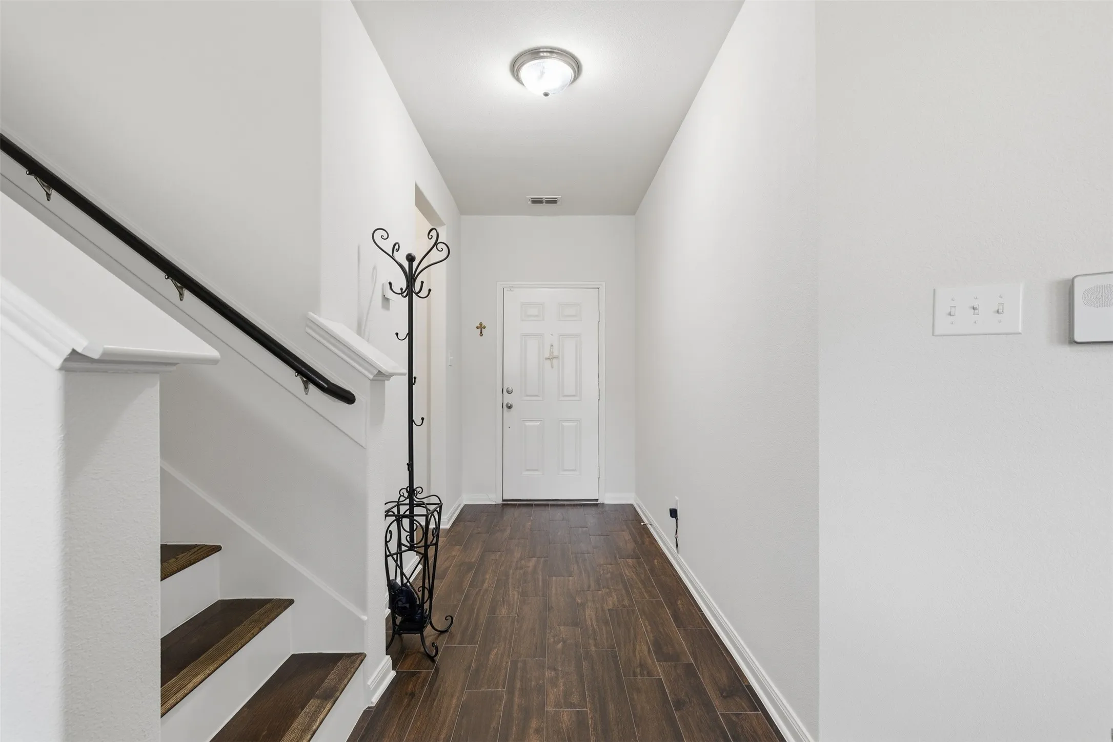 Single Family Residence For Sale in Dallas County , 14229 Bridgeview Lane, Dallas, Texas 75253, 3 Bedroom, 3 Bathroom, 2 Garage spaces, 1,946 Sqft, built in 2017, mls#21328502, Real Estate Agent in Dallas, Homes For Sale in Dallas county, Homes For Sale in Dallas, Realtor in Dallas Texas, Real Estate Brokerage Independent Realty Texas, Luminita Cordes Realtor
