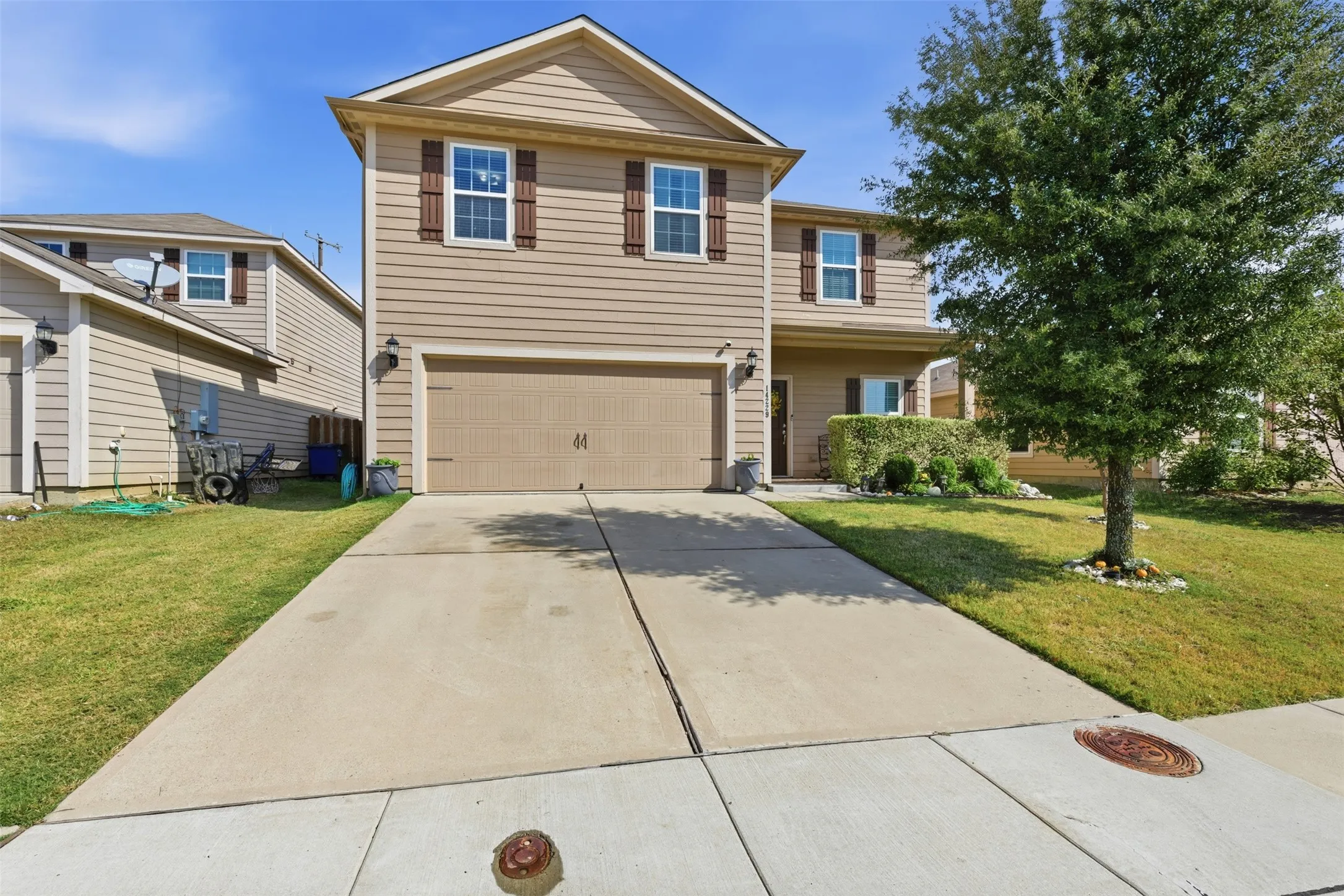 Single Family Residence For Sale in Dallas County , 14229 Bridgeview Lane, Dallas, Texas 75253, 3 Bedroom, 3 Bathroom, 2 Garage spaces, 1,946 Sqft, built in 2017, mls#21328502, Real Estate Agent in Dallas, Homes For Sale in Dallas county, Homes For Sale in Dallas, Realtor in Dallas Texas, Real Estate Brokerage Independent Realty Texas, Luminita Cordes Realtor