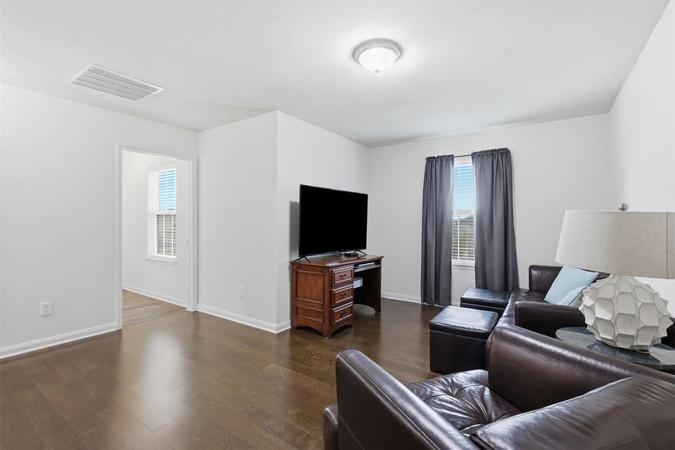 Single Family Residence For Sale in Dallas County , 14229 Bridgeview Lane, Dallas, Texas 75253, 3 Bedroom, 3 Bathroom, 2 Garage spaces, 1,946 Sqft, built in 2017, mls#21328502, Real Estate Agent in Dallas, Homes For Sale in Dallas county, Homes For Sale in Dallas, Realtor in Dallas Texas, Real Estate Brokerage Independent Realty Texas, Luminita Cordes Realtor