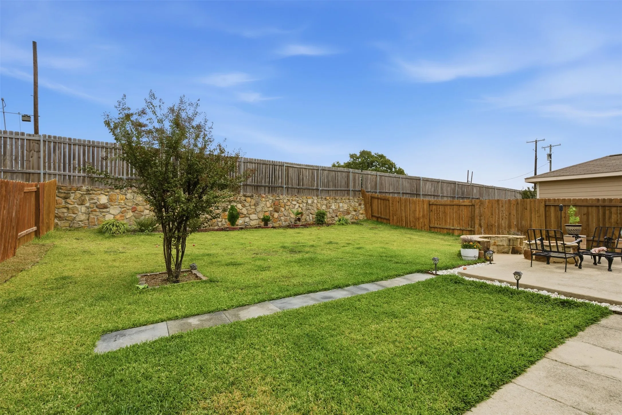 Single Family Residence For Sale in Dallas County , 14229 Bridgeview Lane, Dallas, Texas 75253, 3 Bedroom, 3 Bathroom, 2 Garage spaces, 1,946 Sqft, built in 2017, mls#21328502, Real Estate Agent in Dallas, Homes For Sale in Dallas county, Homes For Sale in Dallas, Realtor in Dallas Texas, Real Estate Brokerage Independent Realty Texas, Luminita Cordes Realtor
