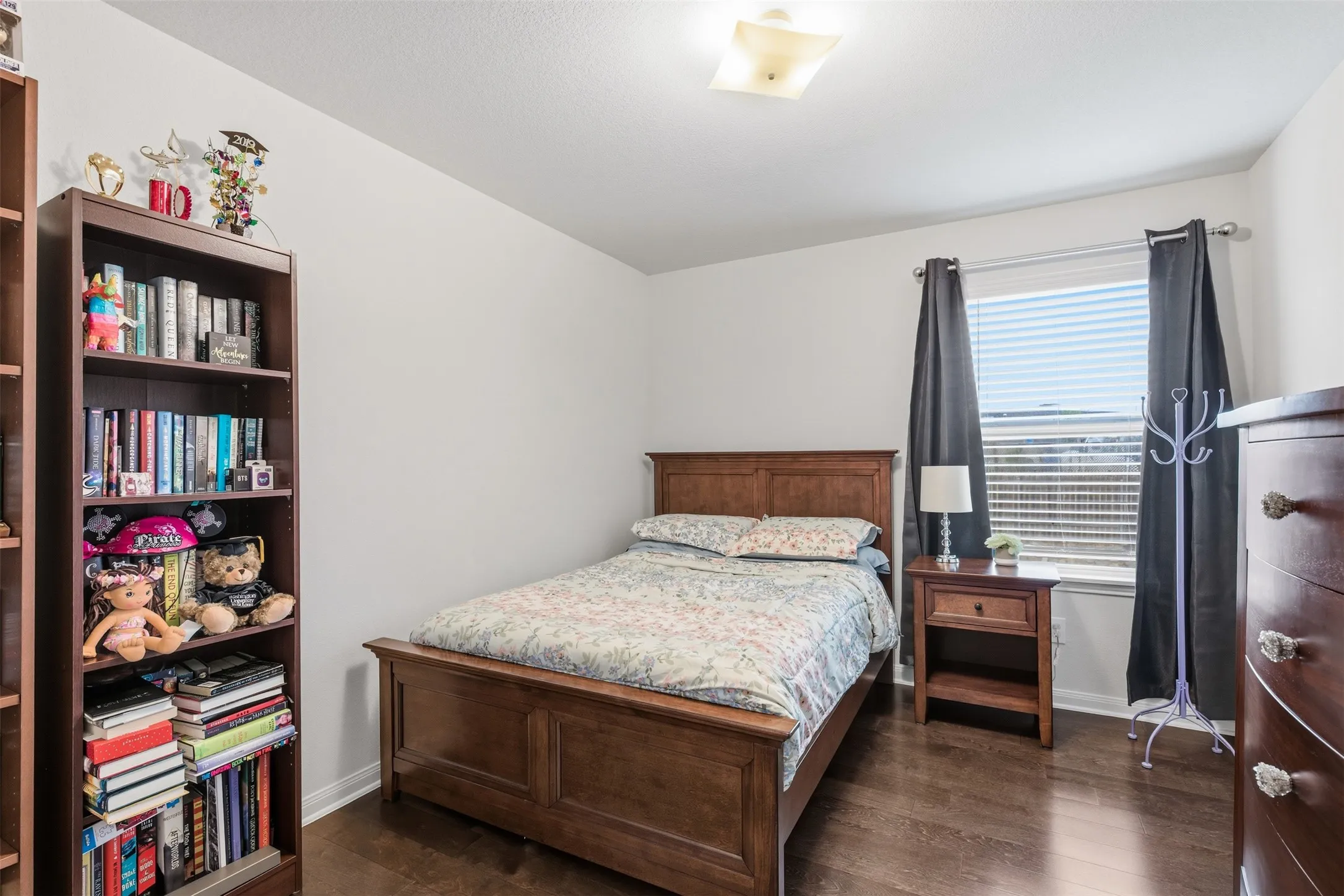 Single Family Residence For Sale in Dallas County , 14229 Bridgeview Lane, Dallas, Texas 75253, 3 Bedroom, 3 Bathroom, 2 Garage spaces, 1,946 Sqft, built in 2017, mls#21328502, Real Estate Agent in Dallas, Homes For Sale in Dallas county, Homes For Sale in Dallas, Realtor in Dallas Texas, Real Estate Brokerage Independent Realty Texas, Luminita Cordes Realtor