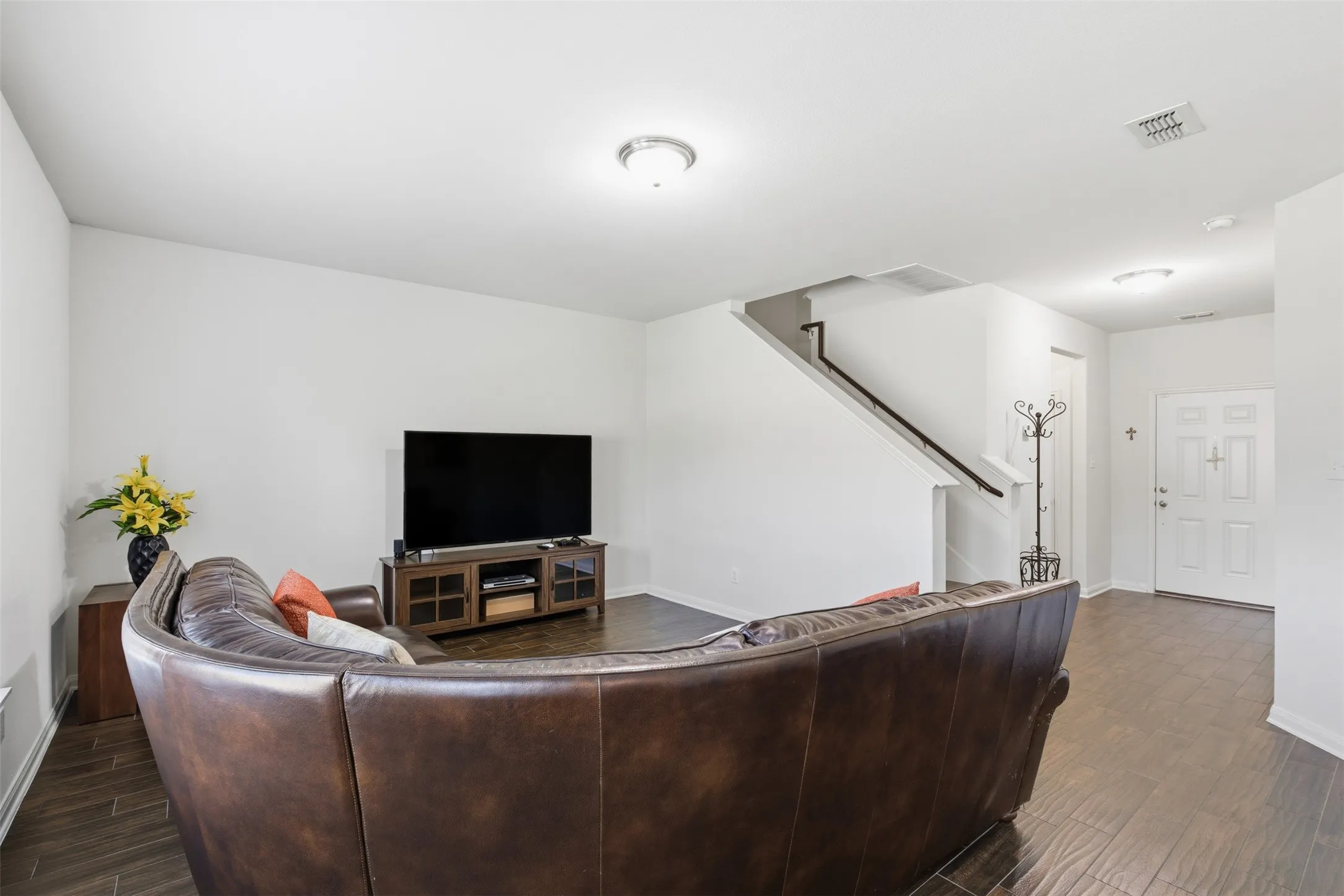 Single Family Residence For Sale in Dallas County , 14229 Bridgeview Lane, Dallas, Texas 75253, 3 Bedroom, 3 Bathroom, 2 Garage spaces, 1,946 Sqft, built in 2017, mls#21328502, Real Estate Agent in Dallas, Homes For Sale in Dallas county, Homes For Sale in Dallas, Realtor in Dallas Texas, Real Estate Brokerage Independent Realty Texas, Luminita Cordes Realtor