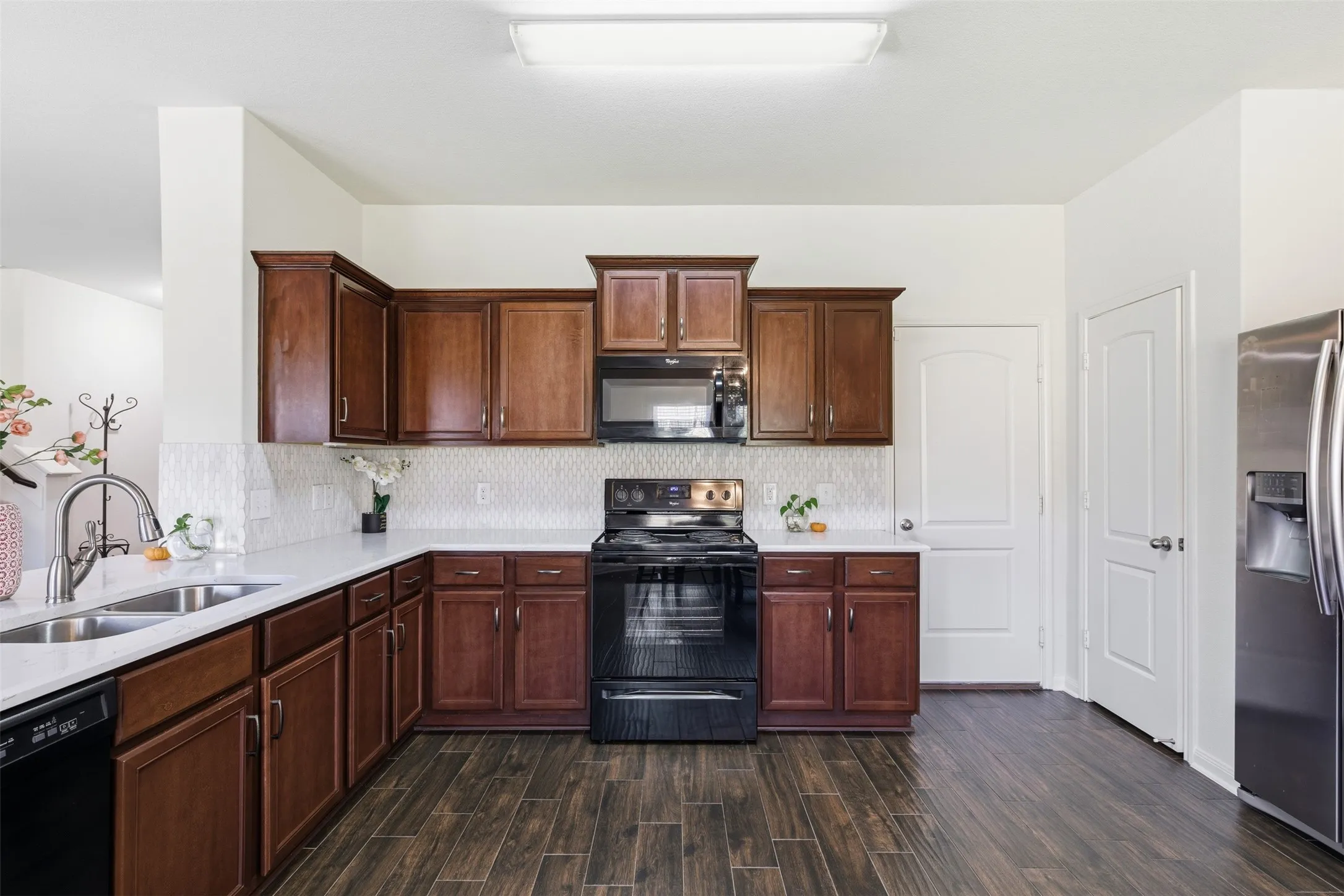 Single Family Residence For Sale in Dallas County , 14229 Bridgeview Lane, Dallas, Texas 75253, 3 Bedroom, 3 Bathroom, 2 Garage spaces, 1,946 Sqft, built in 2017, mls#21328502, Real Estate Agent in Dallas, Homes For Sale in Dallas county, Homes For Sale in Dallas, Realtor in Dallas Texas, Real Estate Brokerage Independent Realty Texas, Luminita Cordes Realtor