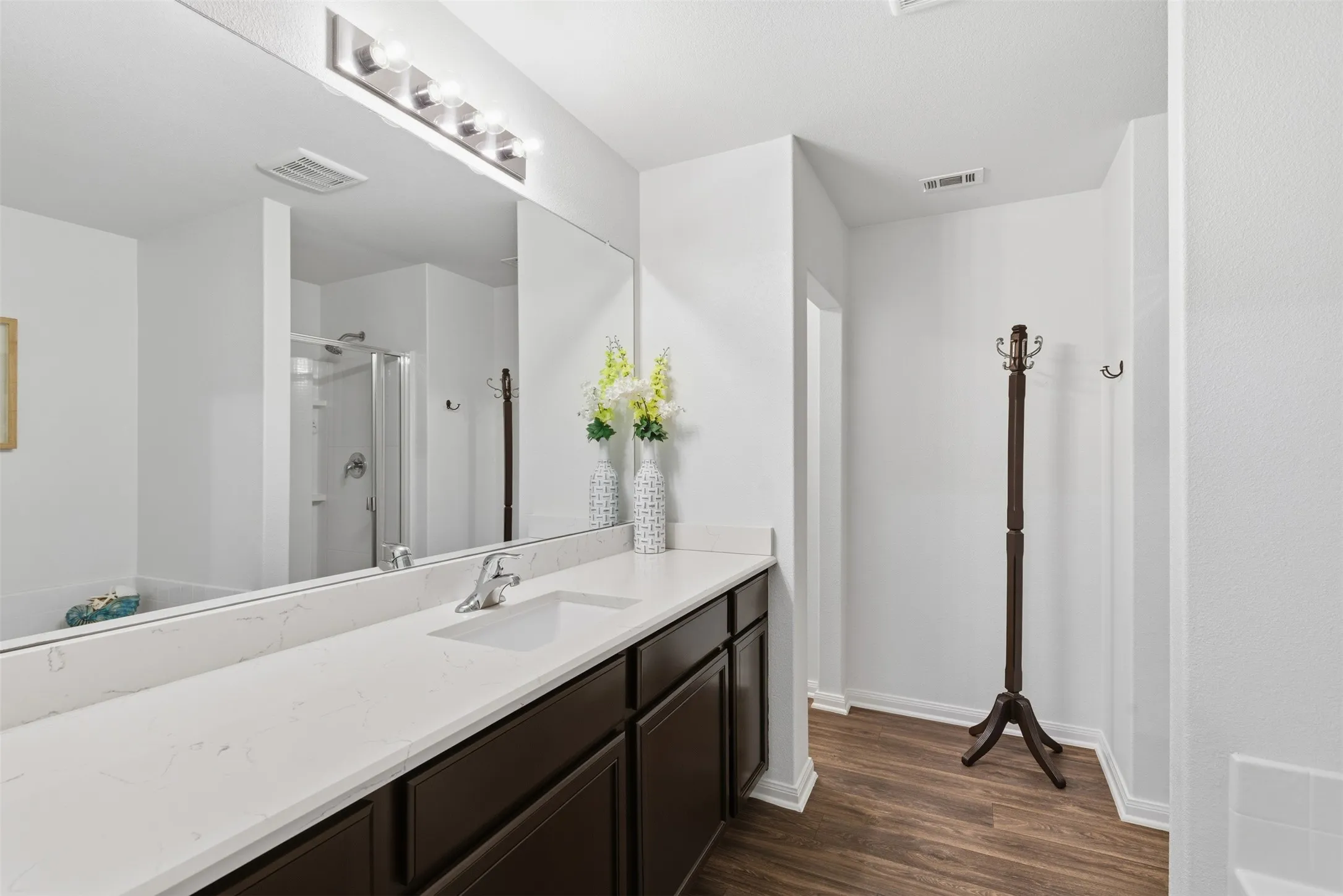 Single Family Residence For Sale in Dallas County , 14229 Bridgeview Lane, Dallas, Texas 75253, 3 Bedroom, 3 Bathroom, 2 Garage spaces, 1,946 Sqft, built in 2017, mls#21328502, Real Estate Agent in Dallas, Homes For Sale in Dallas county, Homes For Sale in Dallas, Realtor in Dallas Texas, Real Estate Brokerage Independent Realty Texas, Luminita Cordes Realtor