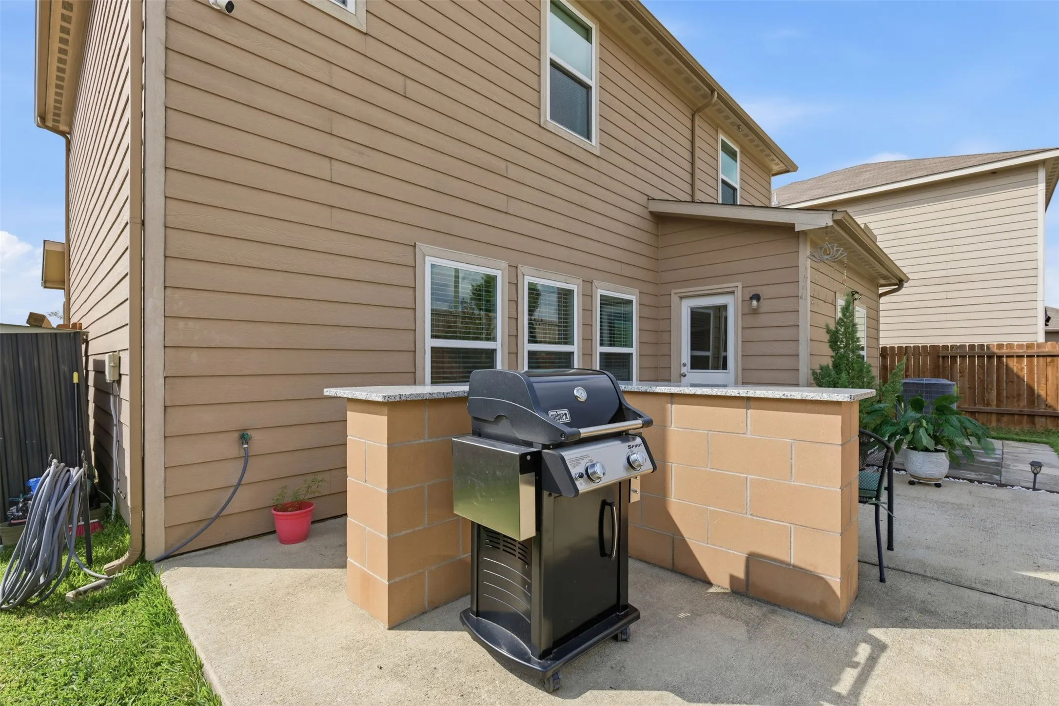 Single Family Residence For Sale in Dallas County , 14229 Bridgeview Lane, Dallas, Texas 75253, 3 Bedroom, 3 Bathroom, 2 Garage spaces, 1,946 Sqft, built in 2017, mls#21328502, Real Estate Agent in Dallas, Homes For Sale in Dallas county, Homes For Sale in Dallas, Realtor in Dallas Texas, Real Estate Brokerage Independent Realty Texas, Luminita Cordes Realtor