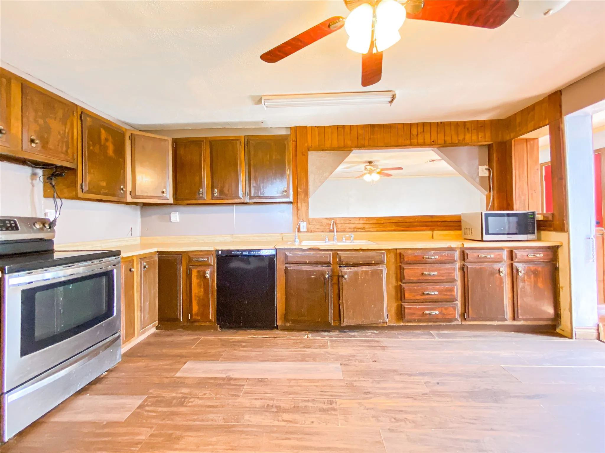 Single Family Residence For Sale in Taylor County , 1195 County Road 415, Merkel, Texas 79536, 3 Bedroom, 2 Bathroom, Garage spaces, 1,816 Sqft, built in 1960, mls#21325798, Real Estate Agent in Merkel, Homes For Sale in Taylor county, Homes For Sale in Merkel, Realtor in Merkel Texas, Real Estate Brokerage Independent Realty Texas, Luminita Cordes Realtor