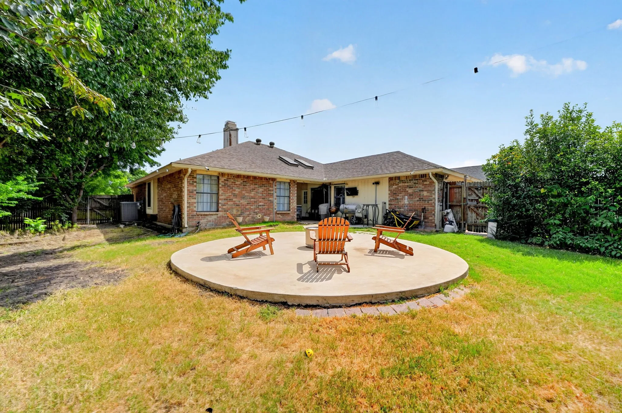 Expansive backyard complemented by a deep side lawn.