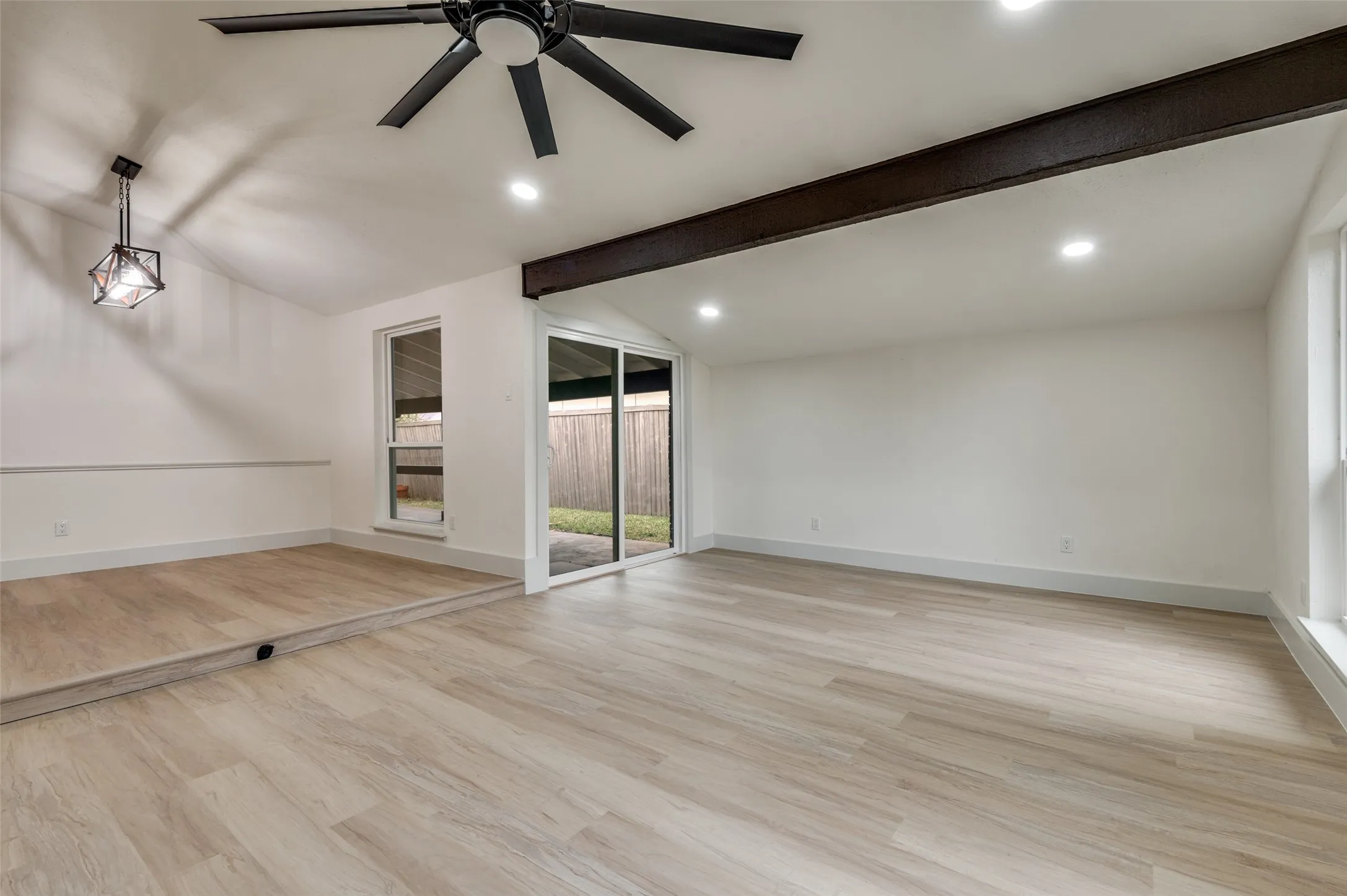 Single Family Residence For Sale in Dallas County , 8517 Van Pelt Drive, Dallas, Texas 75228, 3 Bedroom, 2 Bathroom, 2 Garage spaces, 1,960 Sqft, built in 1976, mls#21316130, Real Estate Agent in Dallas, Homes For Sale in Dallas county, Homes For Sale in Dallas, Realtor in Dallas Texas, Real Estate Brokerage Independent Realty Texas, Luminita Cordes Realtor