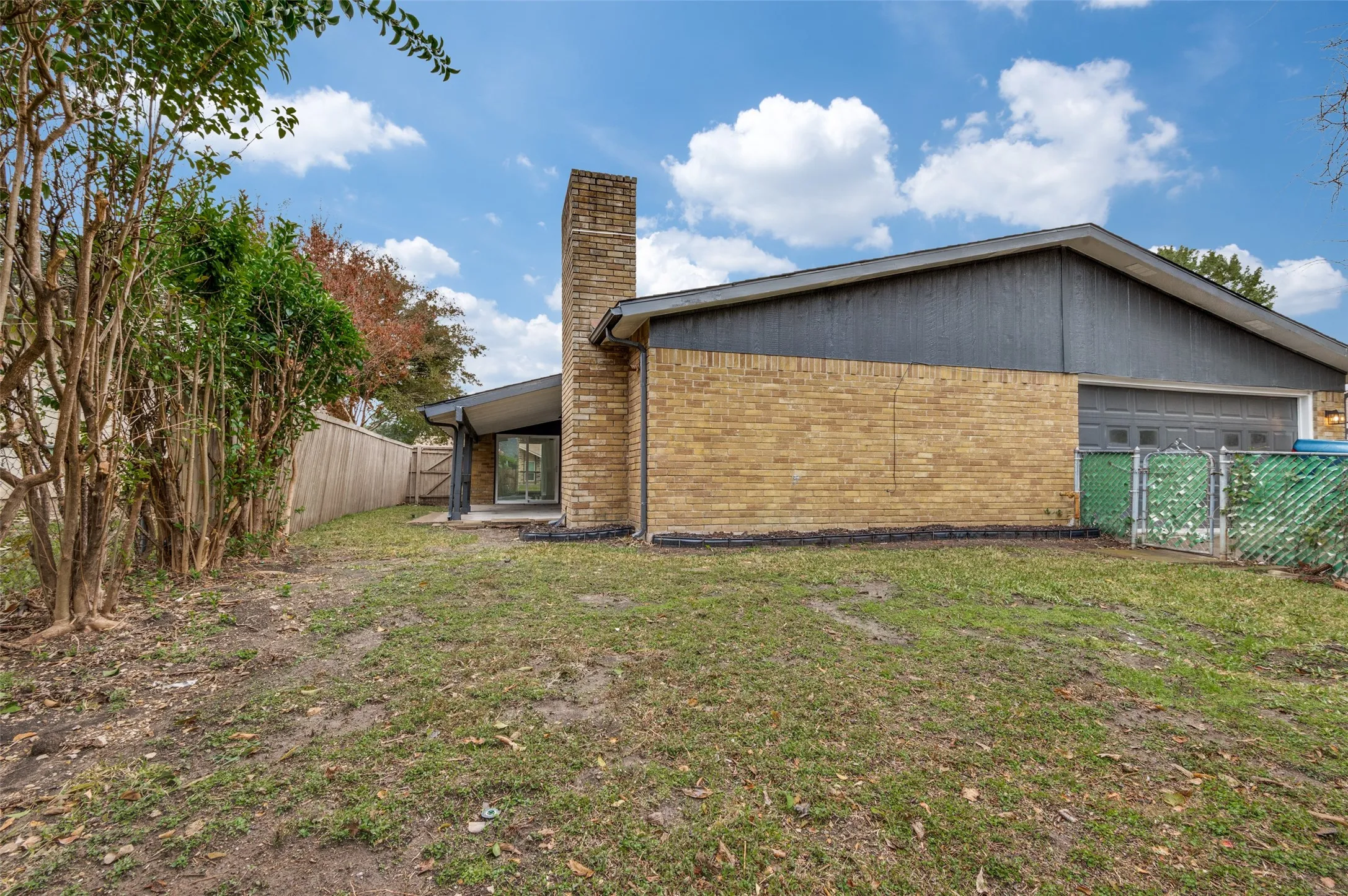 Single Family Residence For Sale in Dallas County , 8517 Van Pelt Drive, Dallas, Texas 75228, 3 Bedroom, 2 Bathroom, 2 Garage spaces, 1,960 Sqft, built in 1976, mls#21316130, Real Estate Agent in Dallas, Homes For Sale in Dallas county, Homes For Sale in Dallas, Realtor in Dallas Texas, Real Estate Brokerage Independent Realty Texas, Luminita Cordes Realtor